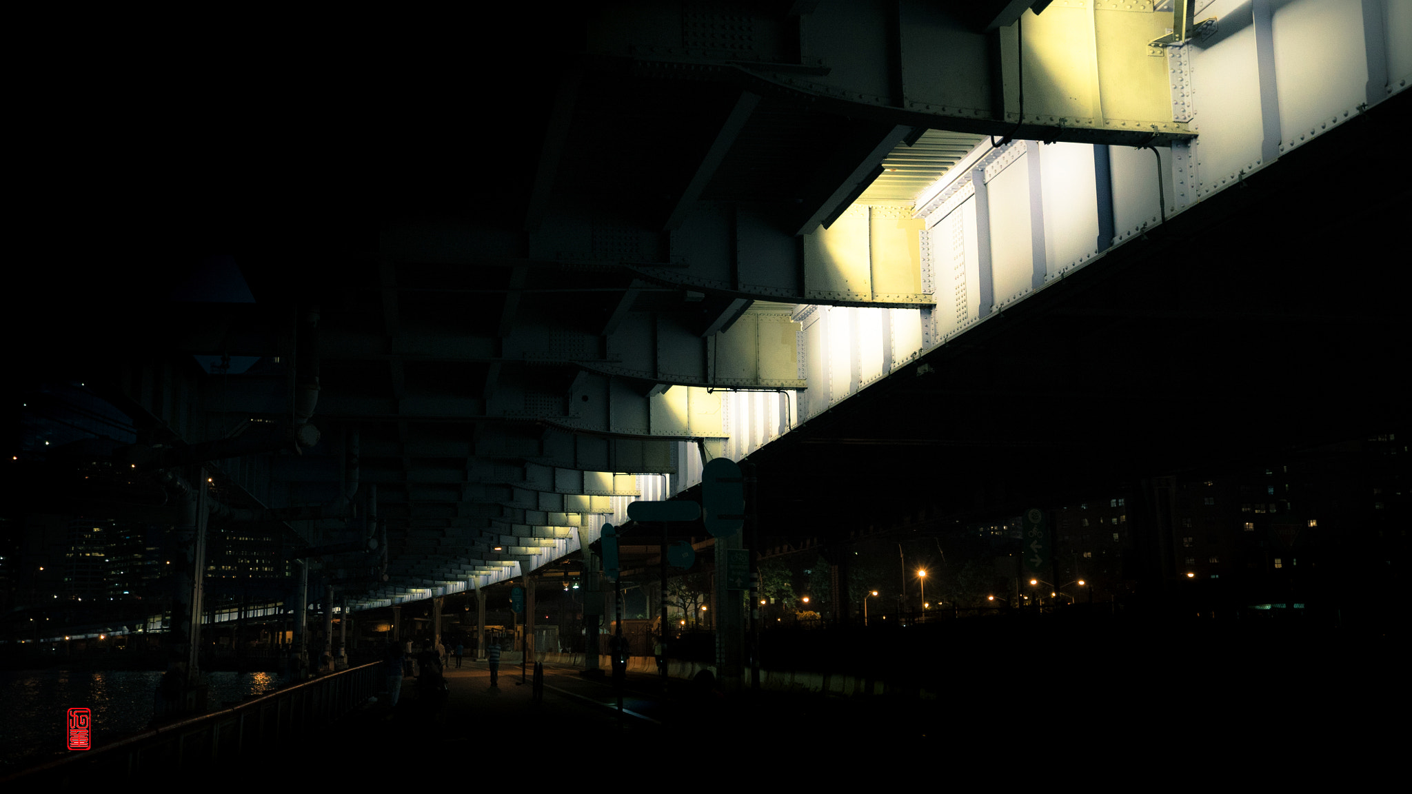 Sony a7S II + Sony Vario-Tessar T* FE 16-35mm F4 ZA OSS sample photo. On brooklyn bridge photography