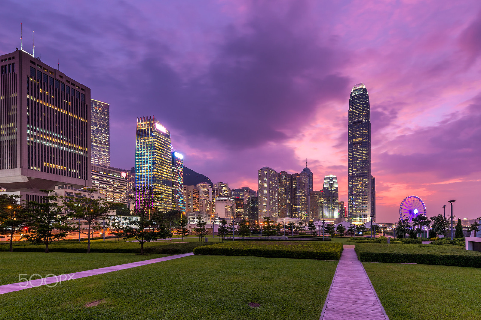 Canon EF 11-24mm F4L USM sample photo. Purple city - twilight of hong kong before typhoon coming photography
