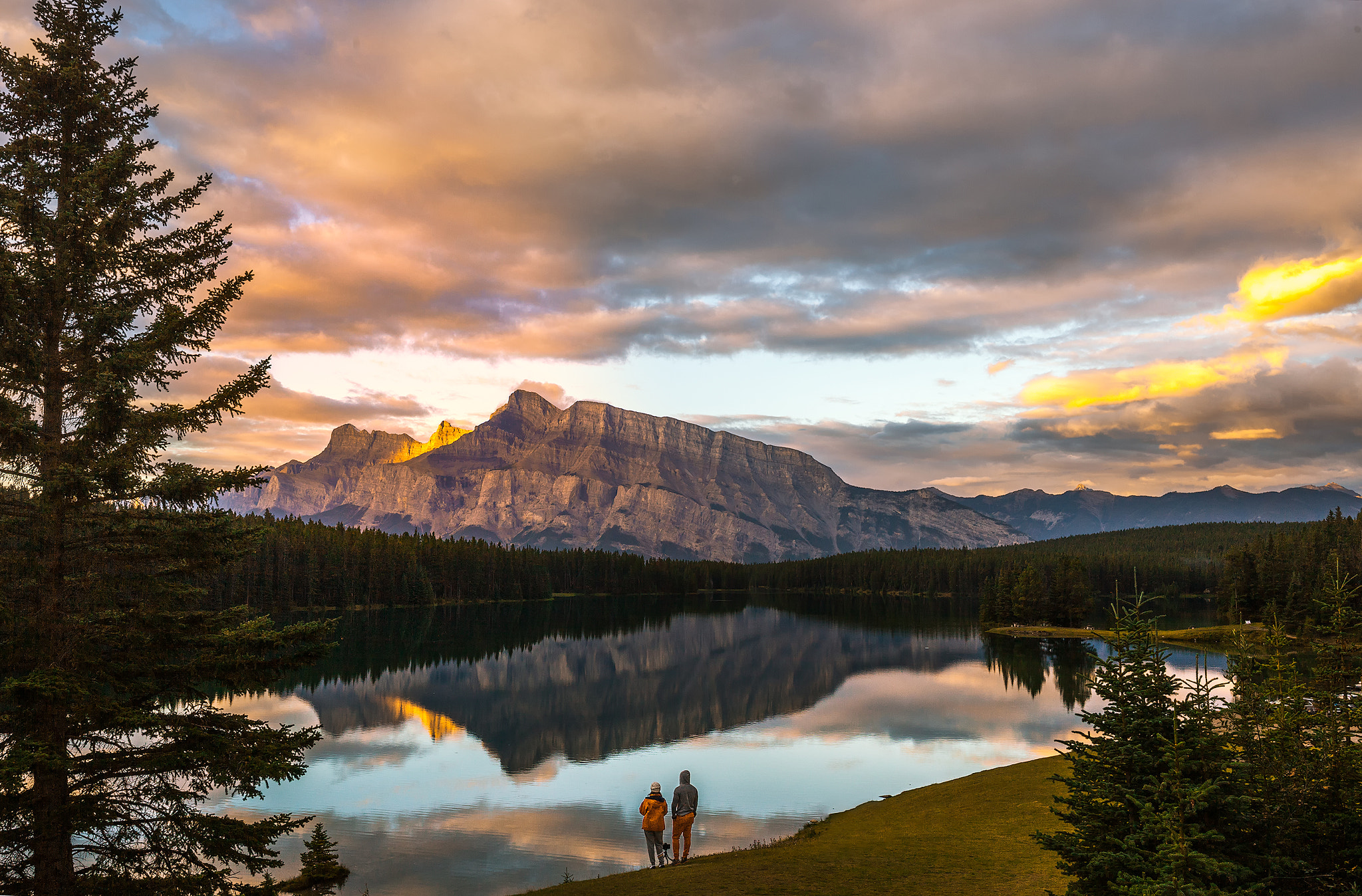 Canon EF 300mm f/2.8L sample photo. Two jack lake sunrise photography