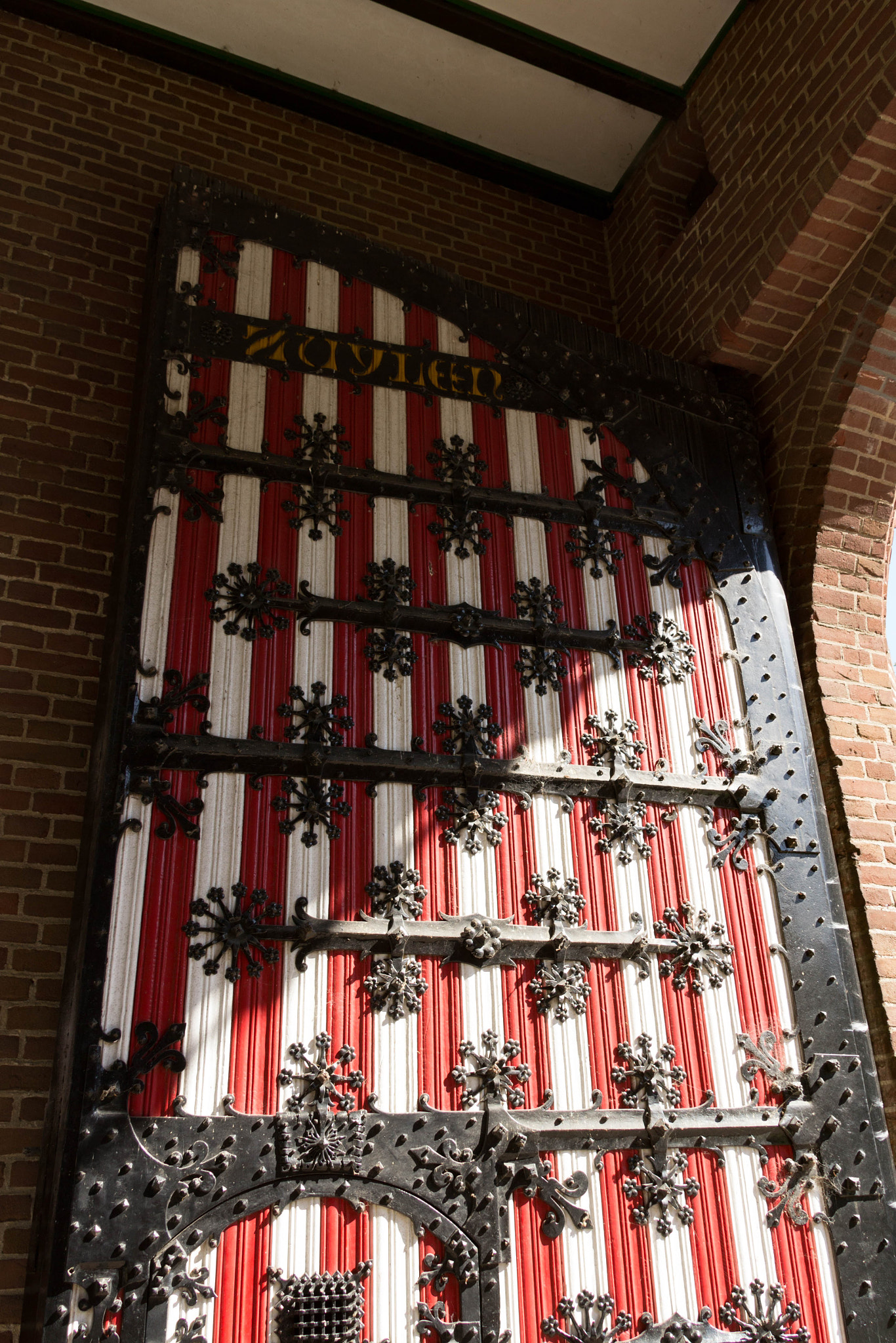 Sigma 18-200mm f/3.5-6.3 DC OS sample photo. Door photography