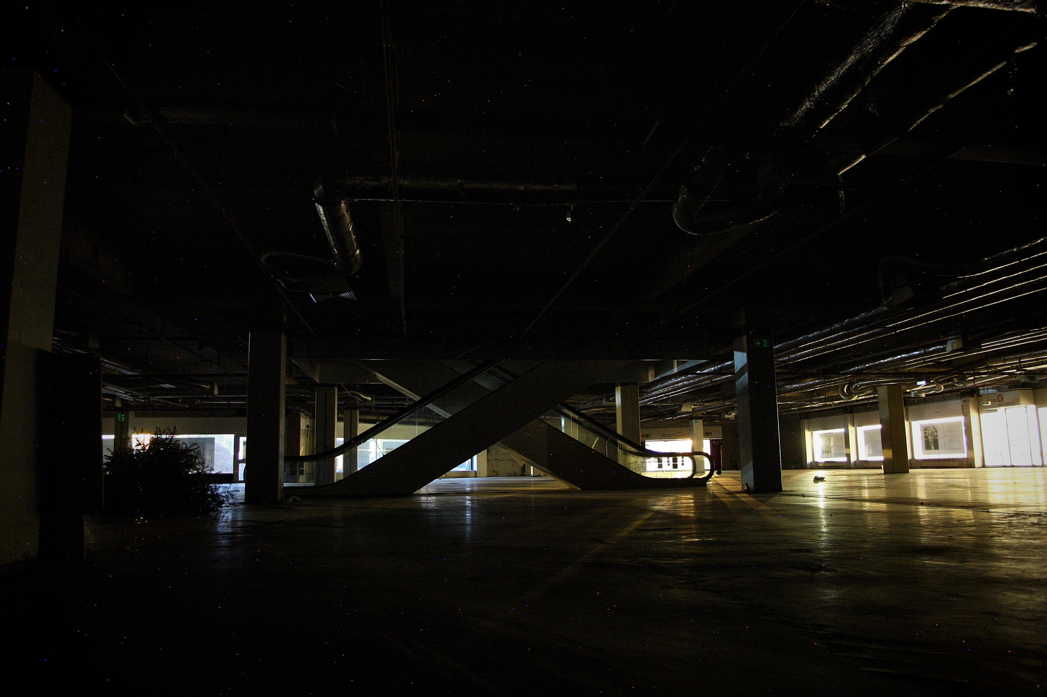 Canon EF 20-35mm F3.5-4.5 USM sample photo. Lost place photography