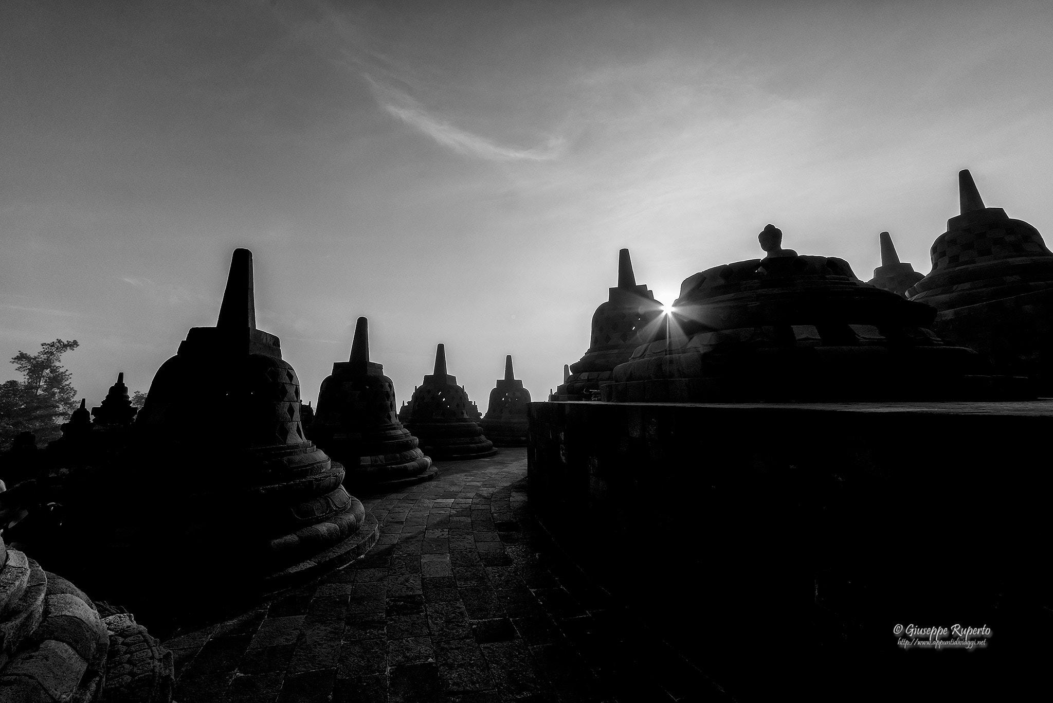 Sigma 12-24mm F4.5-5.6 II DG HSM sample photo. Borobudur temple - http://www.appuntidiviaggi.net photography