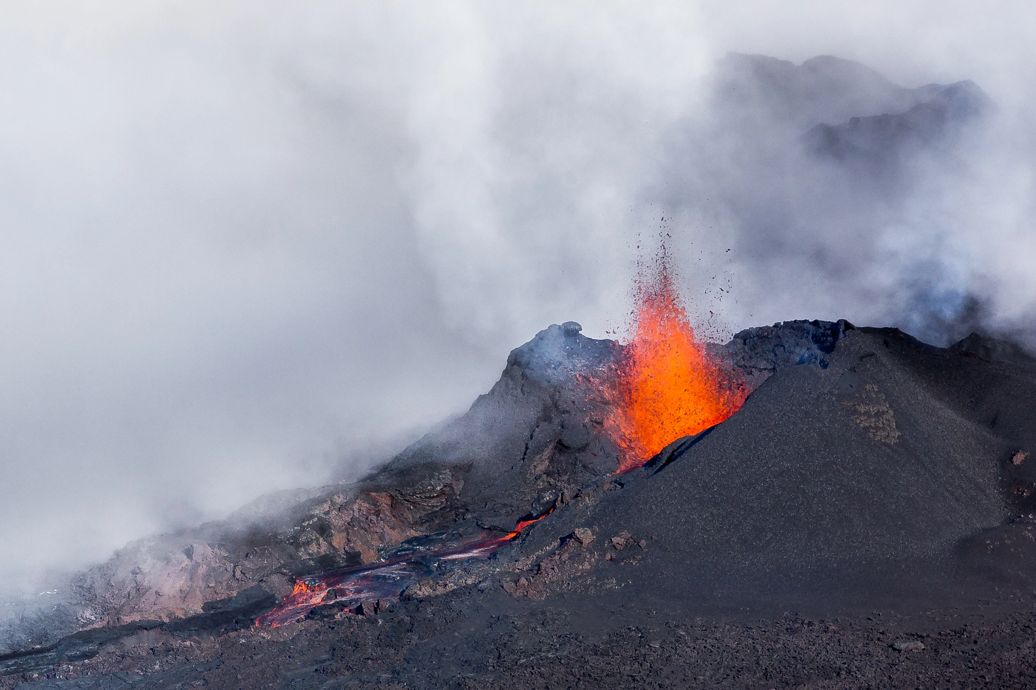 Sony SLT-A65 (SLT-A65V) + Sony 100mm F2.8 Macro sample photo. Eruption piton de la fournaise septembre 2016 photography