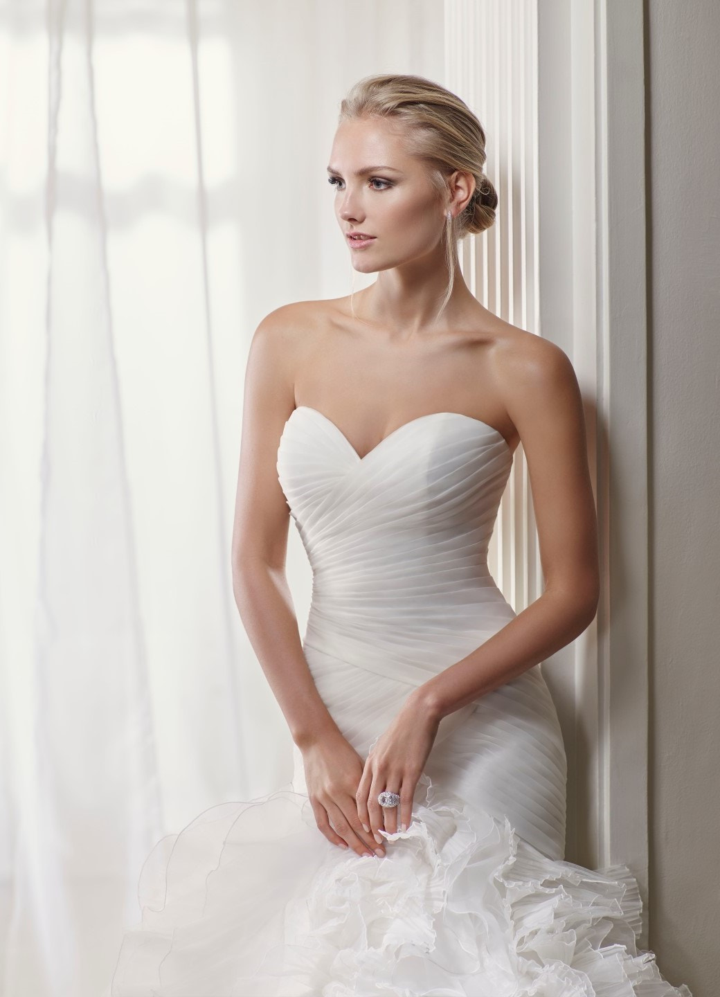 Phase One P30+ sample photo. Trouwjurken / bruidsjurken - mariages bruidsmode photography
