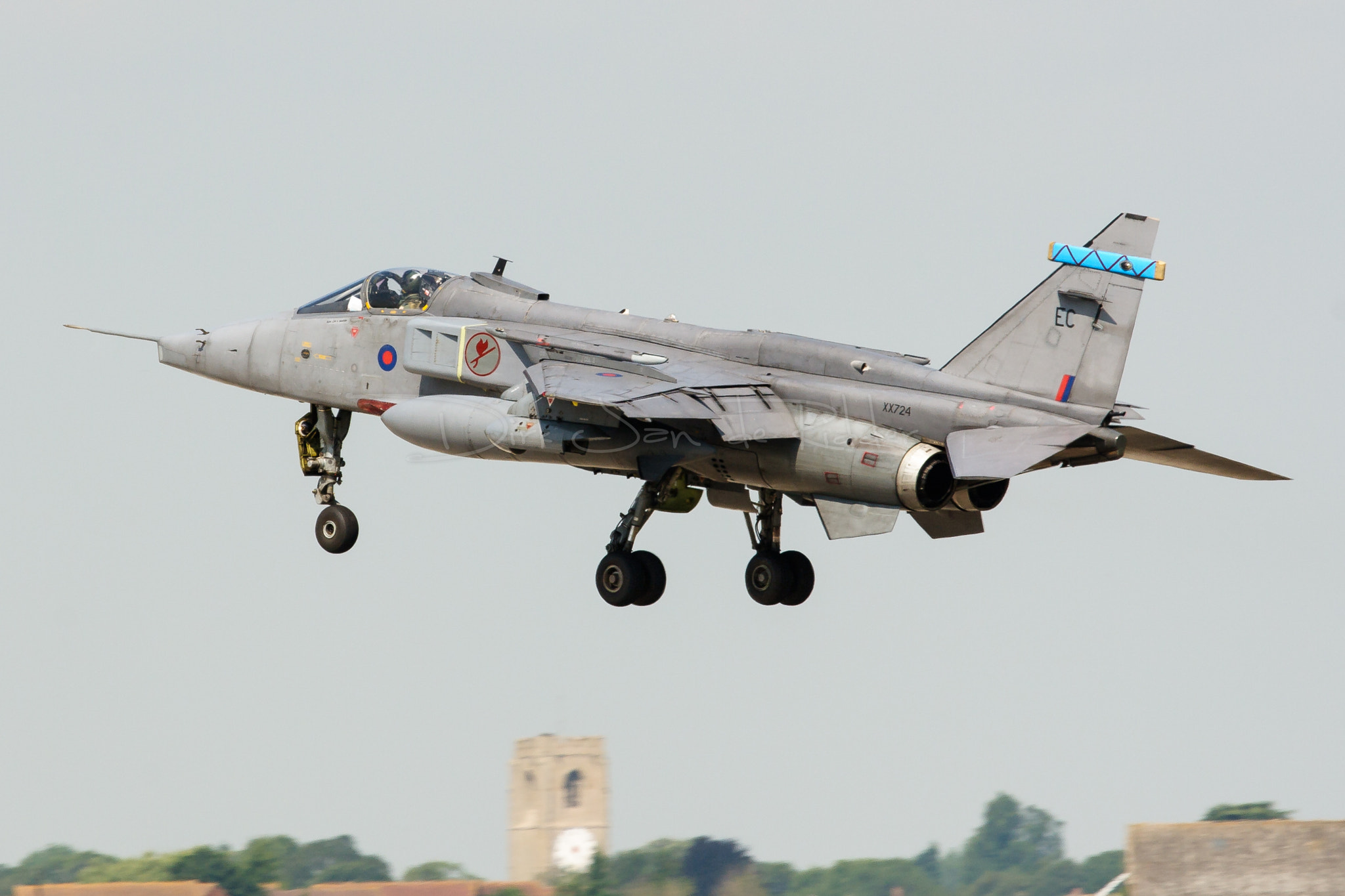 Canon EOS 20D + Canon EF 100-400mm F4.5-5.6L IS USM sample photo. Royal air force jaguar gr3a xx724 photography