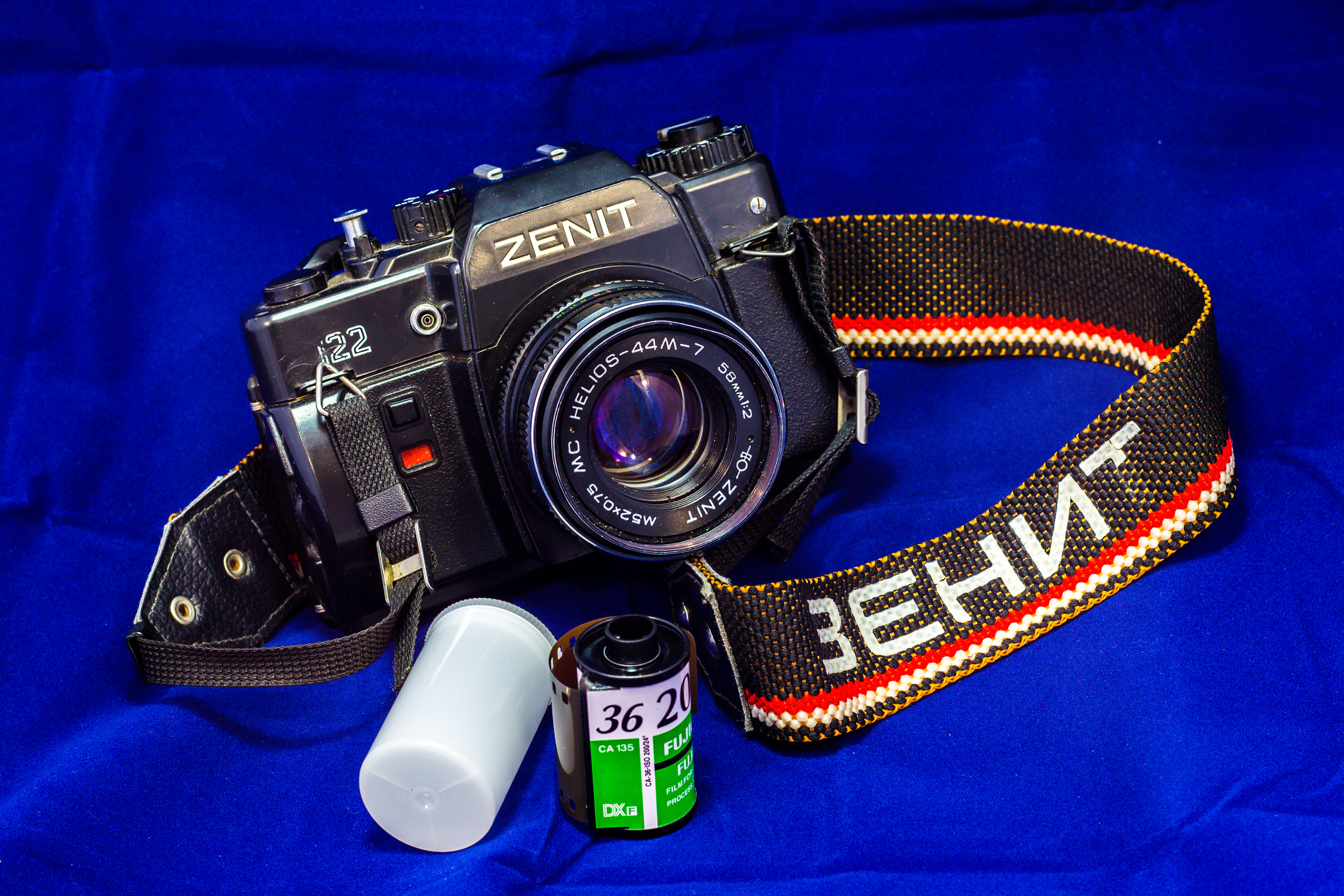Canon EOS M + Canon EF 50mm F1.8 STM sample photo. Old camera photography