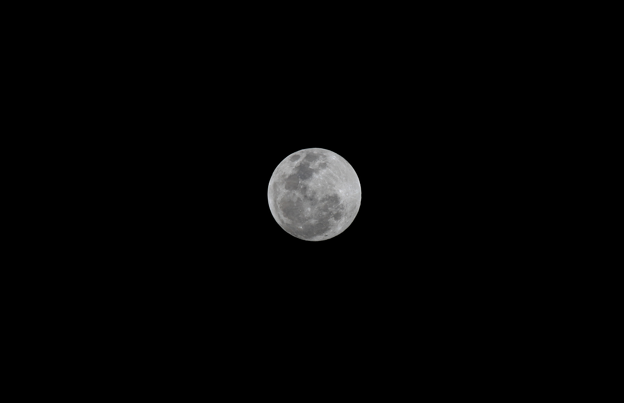 Canon EOS 1300D (EOS Rebel T6 / EOS Kiss X80) + Canon EF 70-300mm F4-5.6 IS USM sample photo. Full moon photography