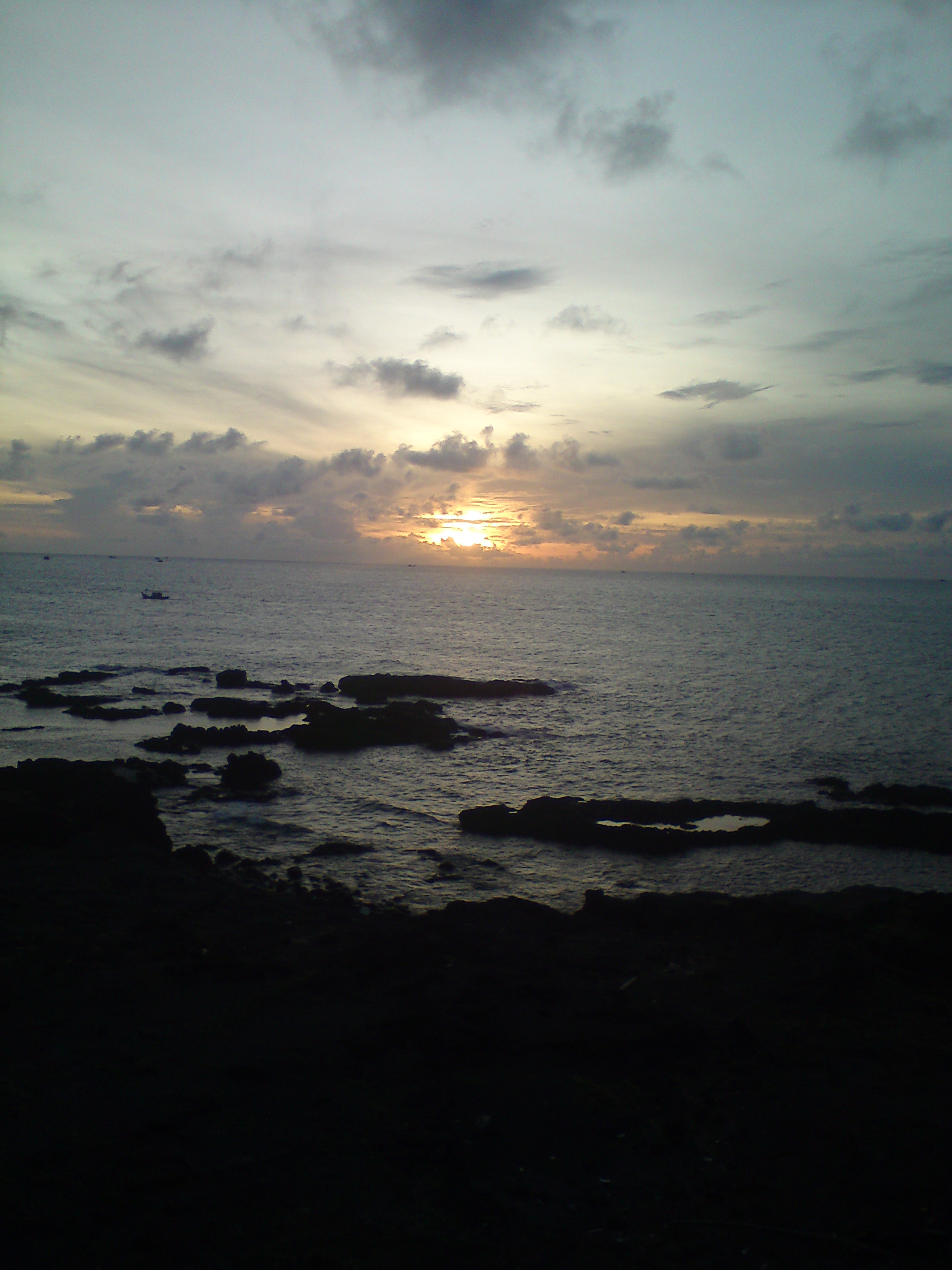 Sony Ericsson W995 sample photo. Dawn in phu quy island photography