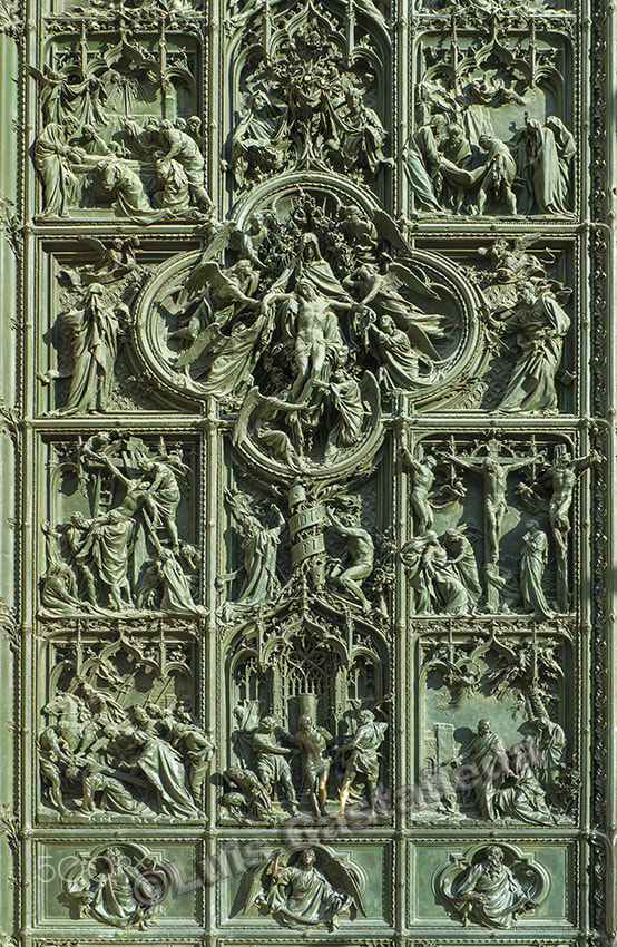 Panasonic Lumix G X Vario 12-35mm F2.8 ASPH Power OIS sample photo. Detail of the gates. il duomo. milan. italy photography
