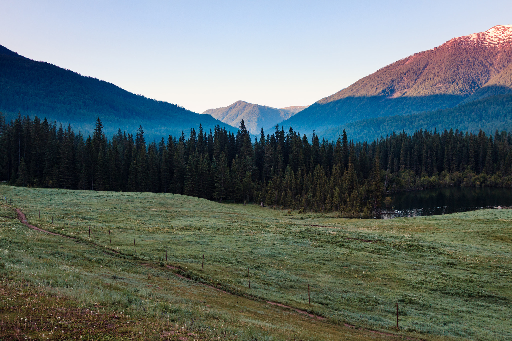 Canon EOS 1200D (EOS Rebel T5 / EOS Kiss X70 / EOS Hi) sample photo. Blue mist in xinjiang photography