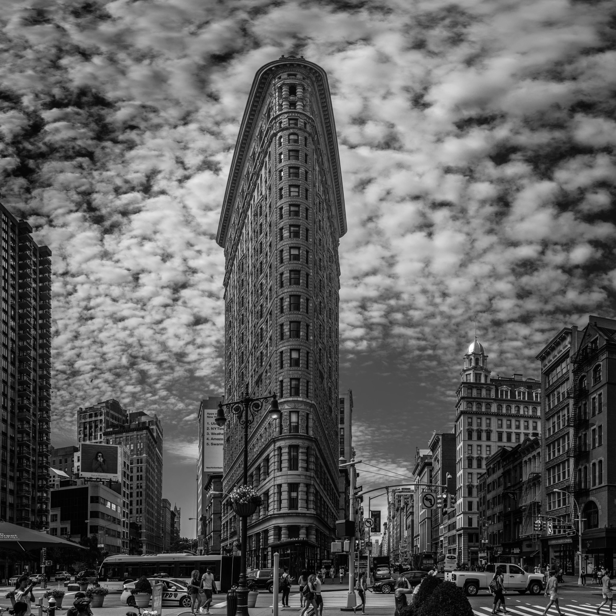 Sigma 24-70mm F2.8 EX DG Macro sample photo. Flatiron building photography