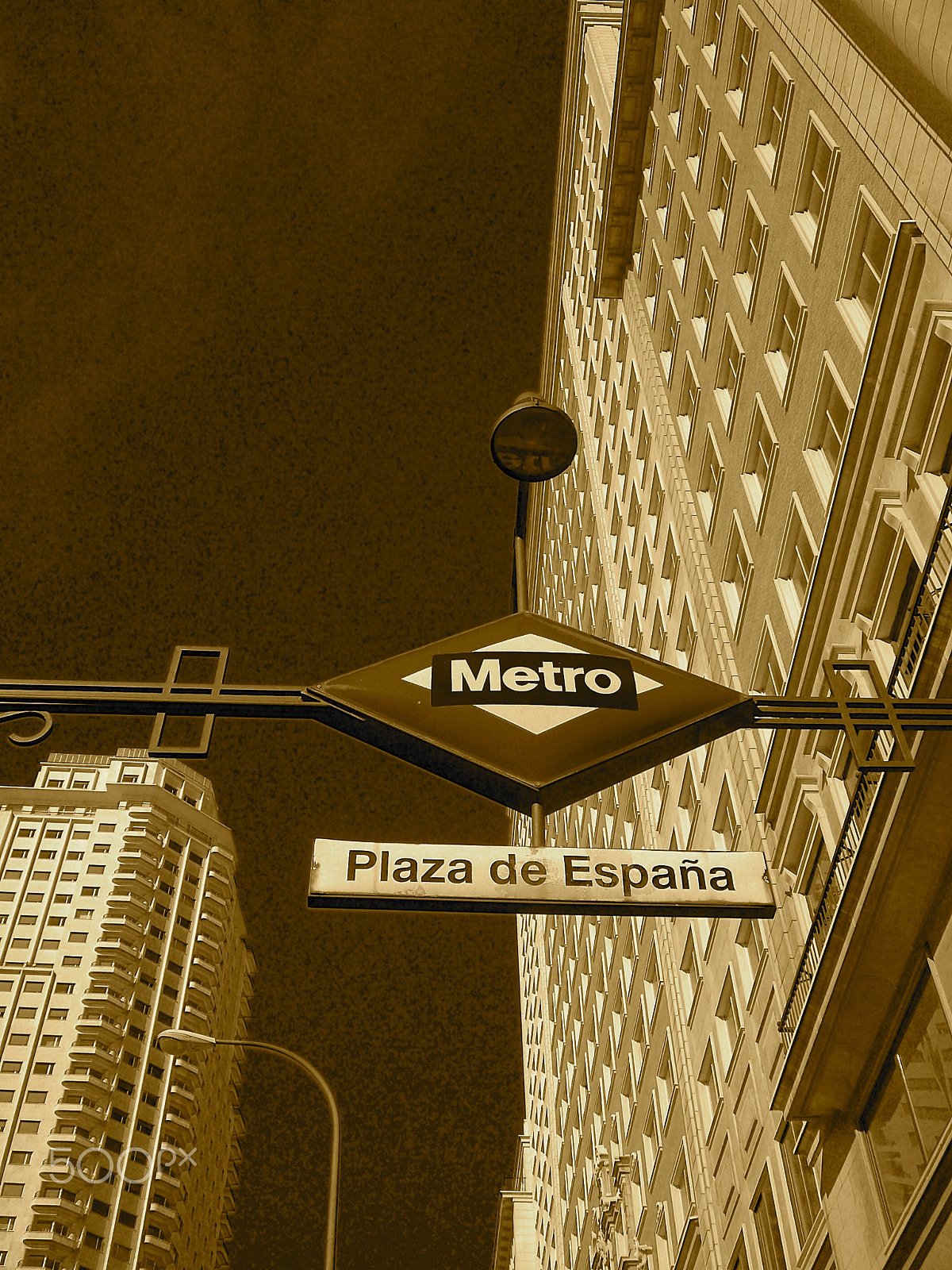 Panasonic DMC-FX3 sample photo. Metro plaza de españa. madrid. photography