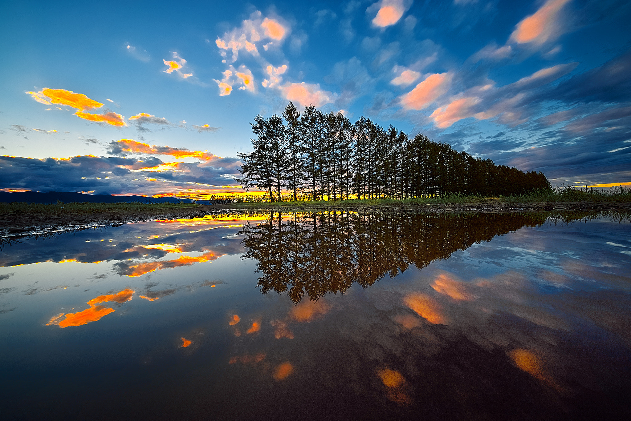 E 10mm F5.6 sample photo. Sunset reflection photography