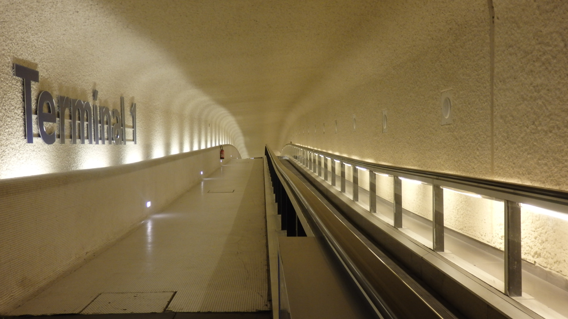 Olympus SZ-16,DZ-105 sample photo. Terminal 1 way photography