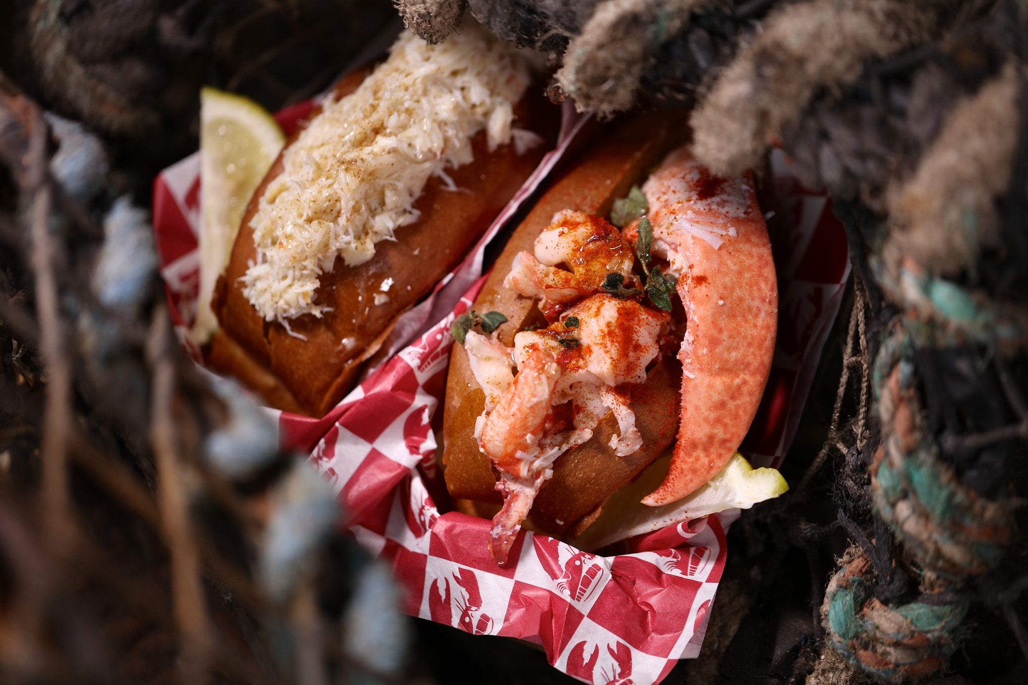 Canon EOS 5DS + Canon EF 100mm F2.8L Macro IS USM sample photo. Crab & lobster rolls @ bob's lobster photography