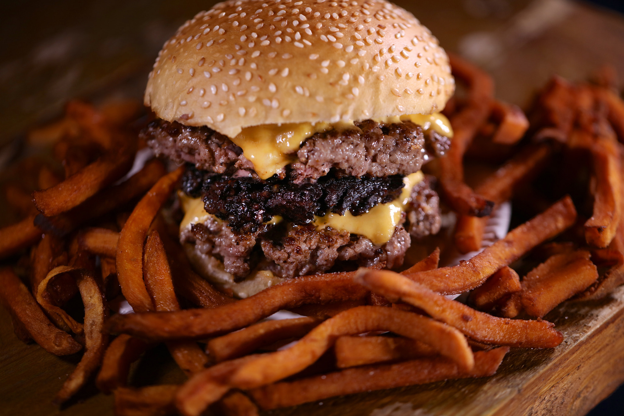 Canon EOS 5DS + Canon EF 100mm F2.8L Macro IS USM sample photo. Bleaker black @ bleeker street burger photography