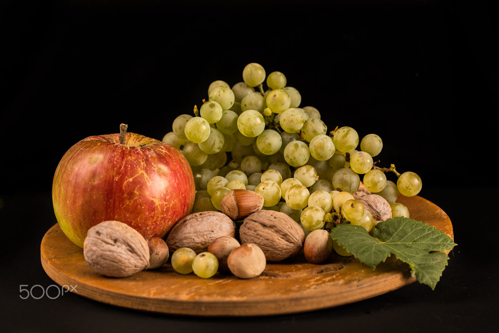 Nikon D7100 + Sigma 50mm F2.8 EX DG Macro sample photo. Fall plate photography