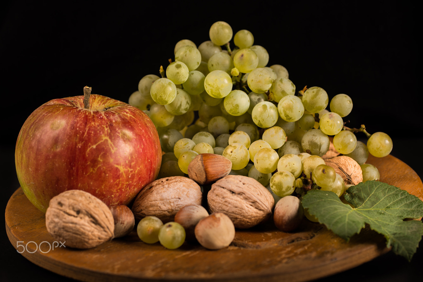 Nikon D7100 + Sigma 50mm F2.8 EX DG Macro sample photo. Fall plate photography