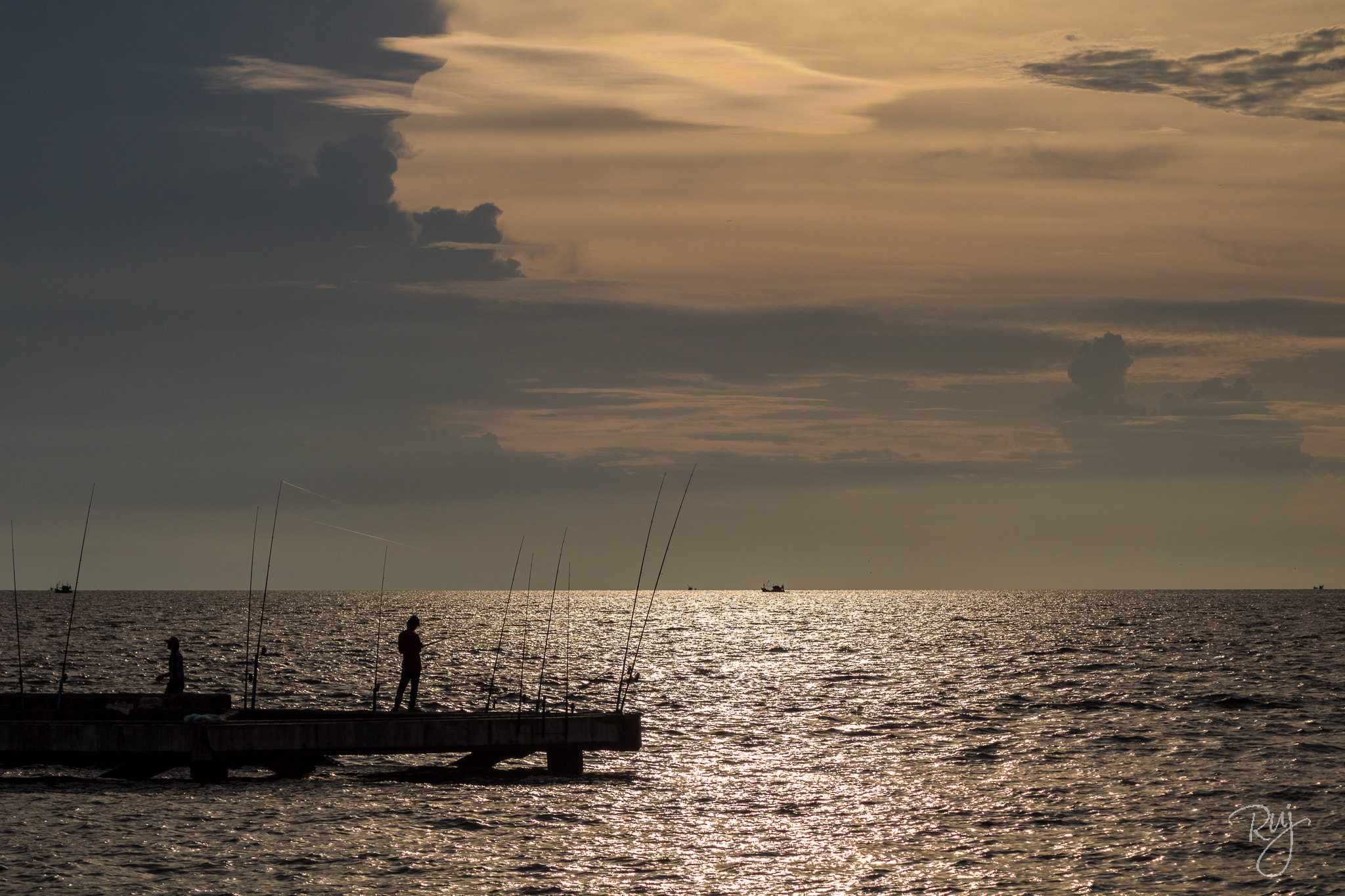 Canon EOS 760D (EOS Rebel T6s / EOS 8000D) sample photo. Fisherman photography