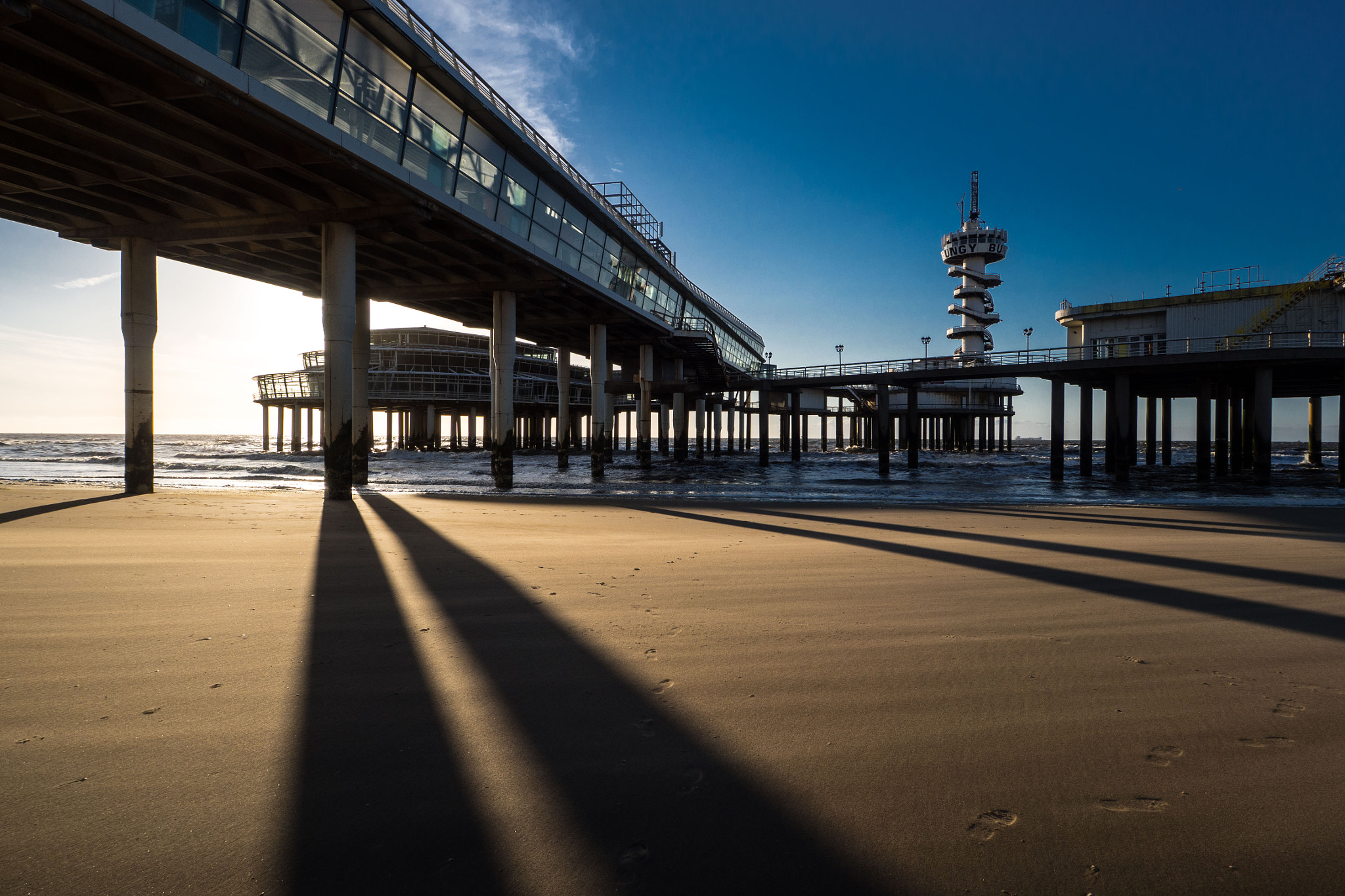 Olympus OM-D E-M10 + OLYMPUS M.9-18mm F4.0-5.6 sample photo. Scheveningen pier photography