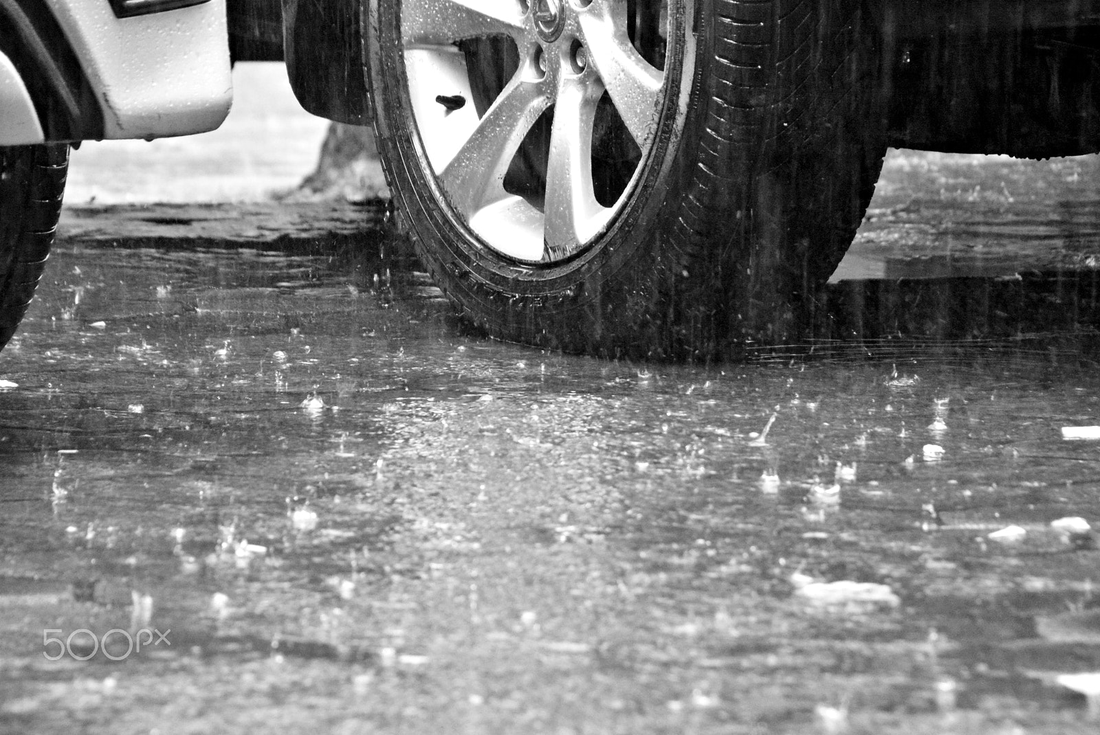 Nikon D5200 + Nikon AF-S DX Nikkor 18-200mm F3.5-5.6G IF-ED VR sample photo. I can't stop the rain from falling but i can stop the time in frame photography