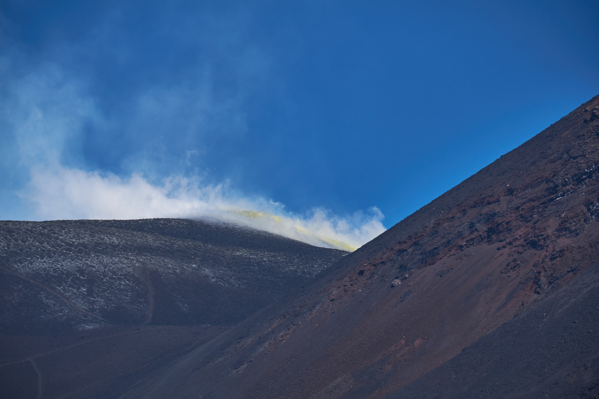 Fujifilm X-Pro2 + Fujifilm XF 55-200mm F3.5-4.8 R LM OIS sample photo. On top of the etna photography
