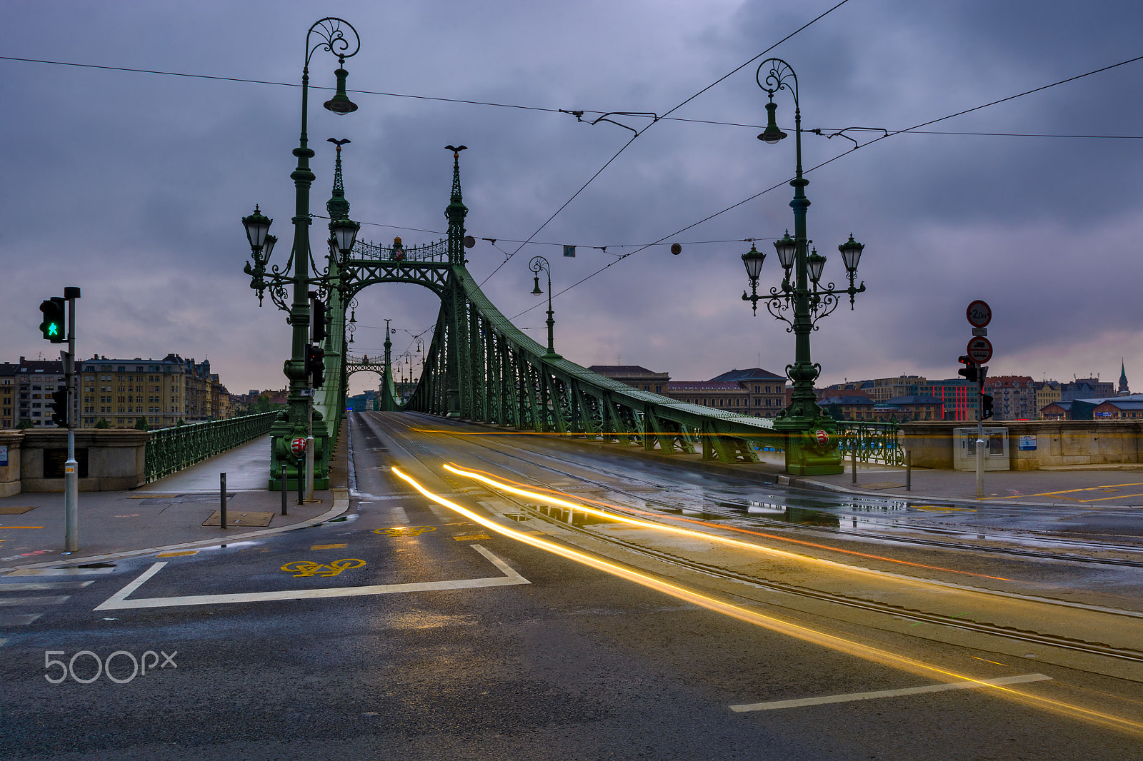 Nikon AF-S Nikkor 17-35mm F2.8D ED-IF sample photo. Ghost traffic photography