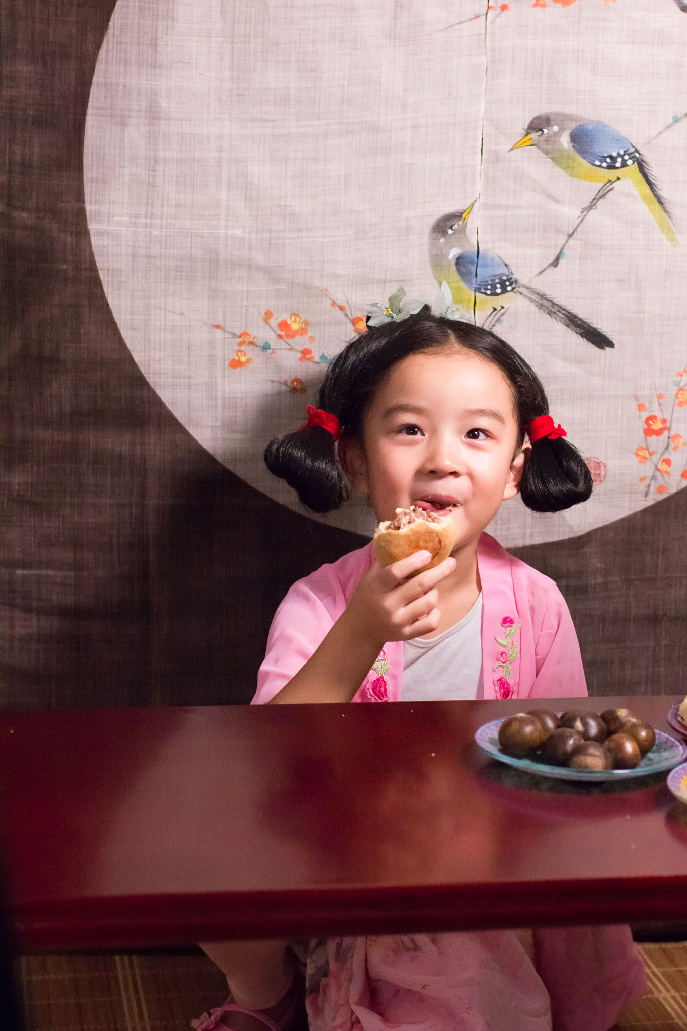 Canon EOS 60D + Canon EF 35mm F1.4L USM sample photo. Eating mooncakes photography