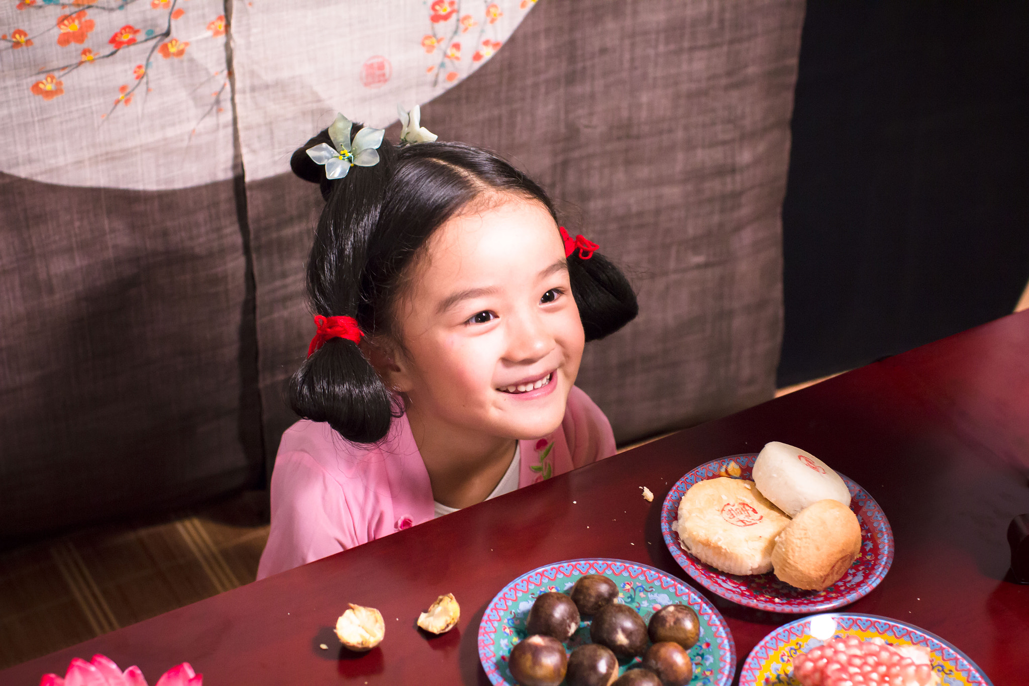 Canon EOS 60D + Canon EF 35mm F1.4L USM sample photo. Eating mooncakes photography
