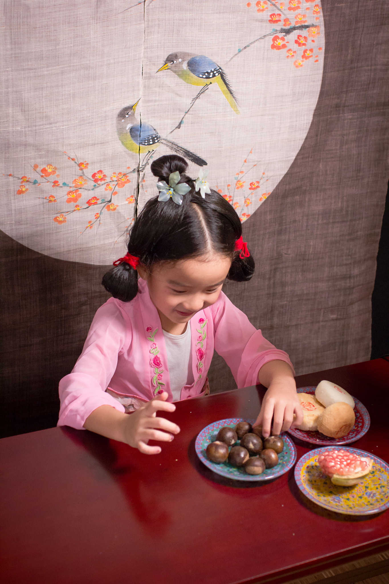 Canon EOS 60D + Canon EF 35mm F1.4L USM sample photo. Eating mooncakes photography