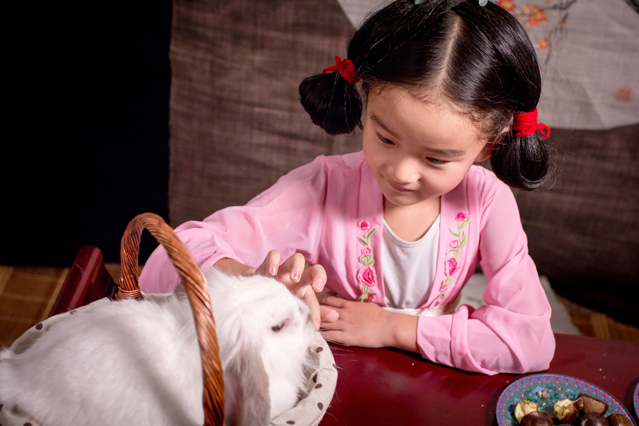 Canon EOS 60D + Canon EF 35mm F1.4L USM sample photo. Eating mooncakes photography