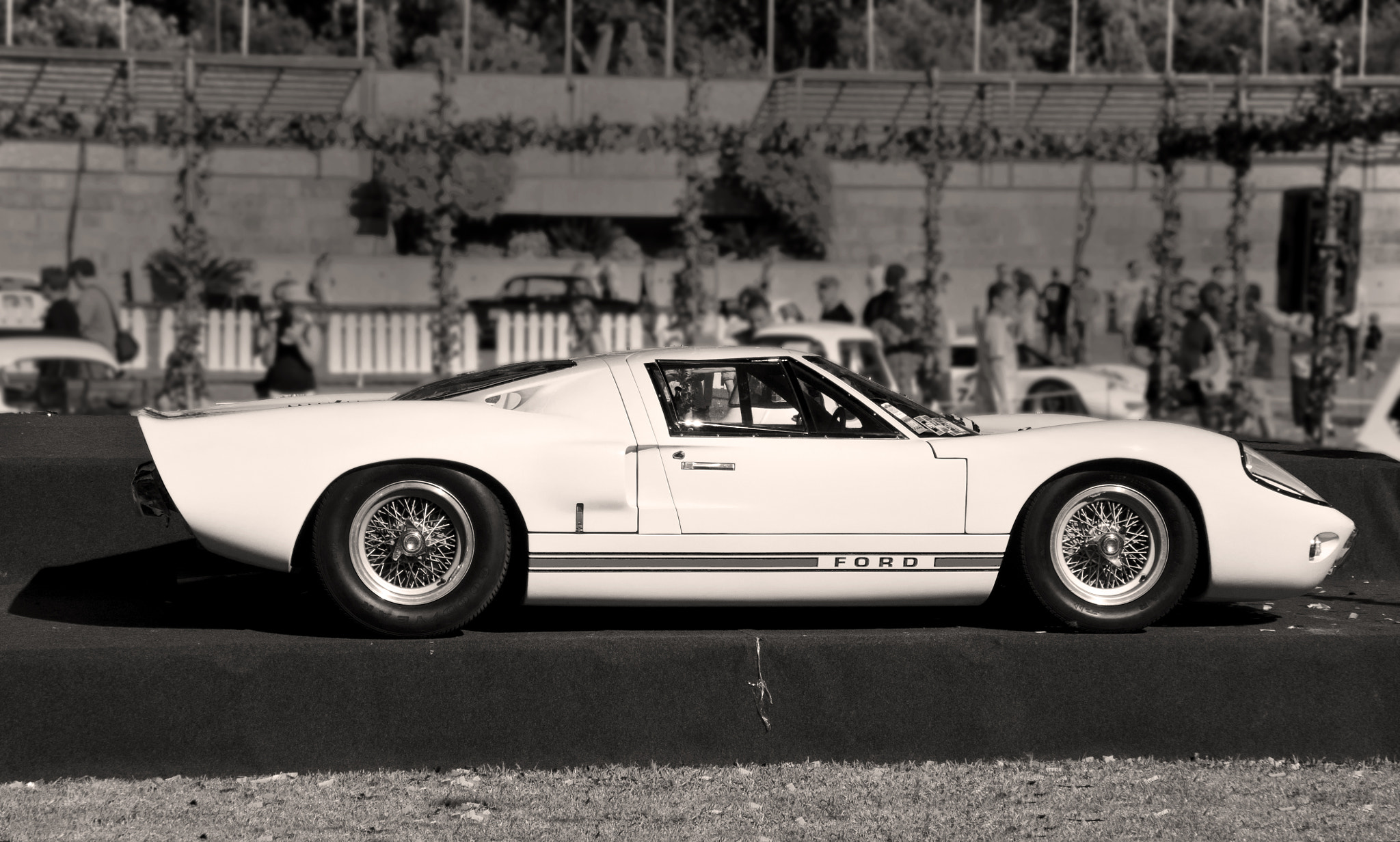 Nikon D5100 + Sigma 18-250mm F3.5-6.3 DC OS HSM sample photo. Ford gt40 photography