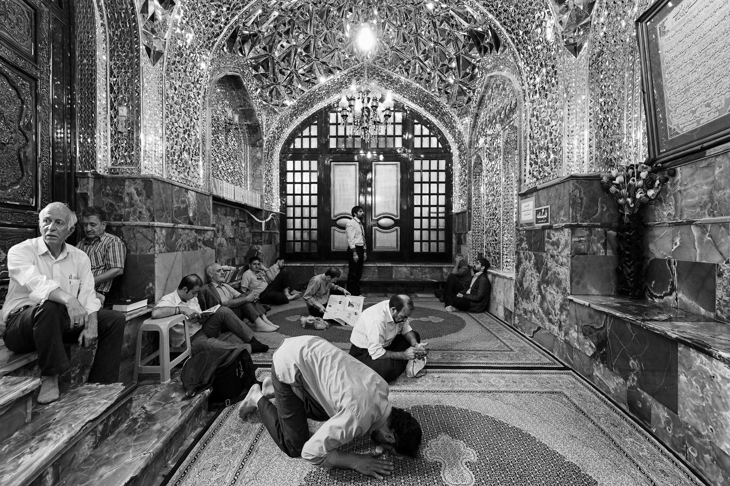 Canon EOS-1D X + Canon EF 11-24mm F4L USM sample photo. Iranian men pray at tomb of holy man photography