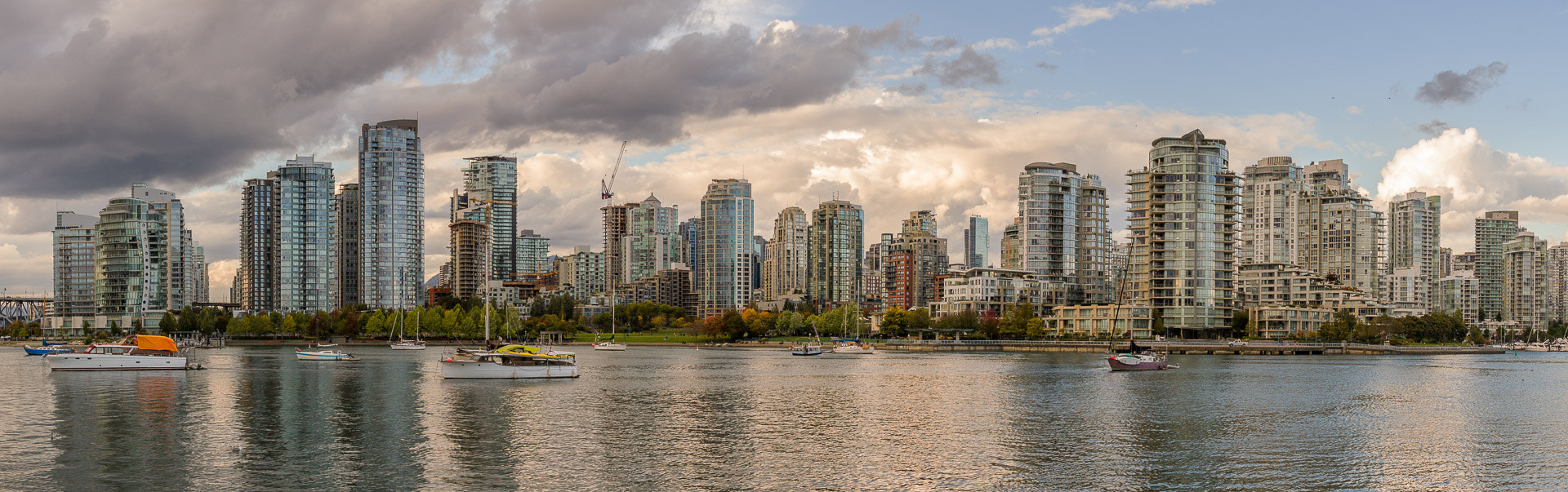 Canon EOS 550D (EOS Rebel T2i / EOS Kiss X4) + Sigma 18-50mm f/2.8 Macro sample photo. Panorama of vancouver photography