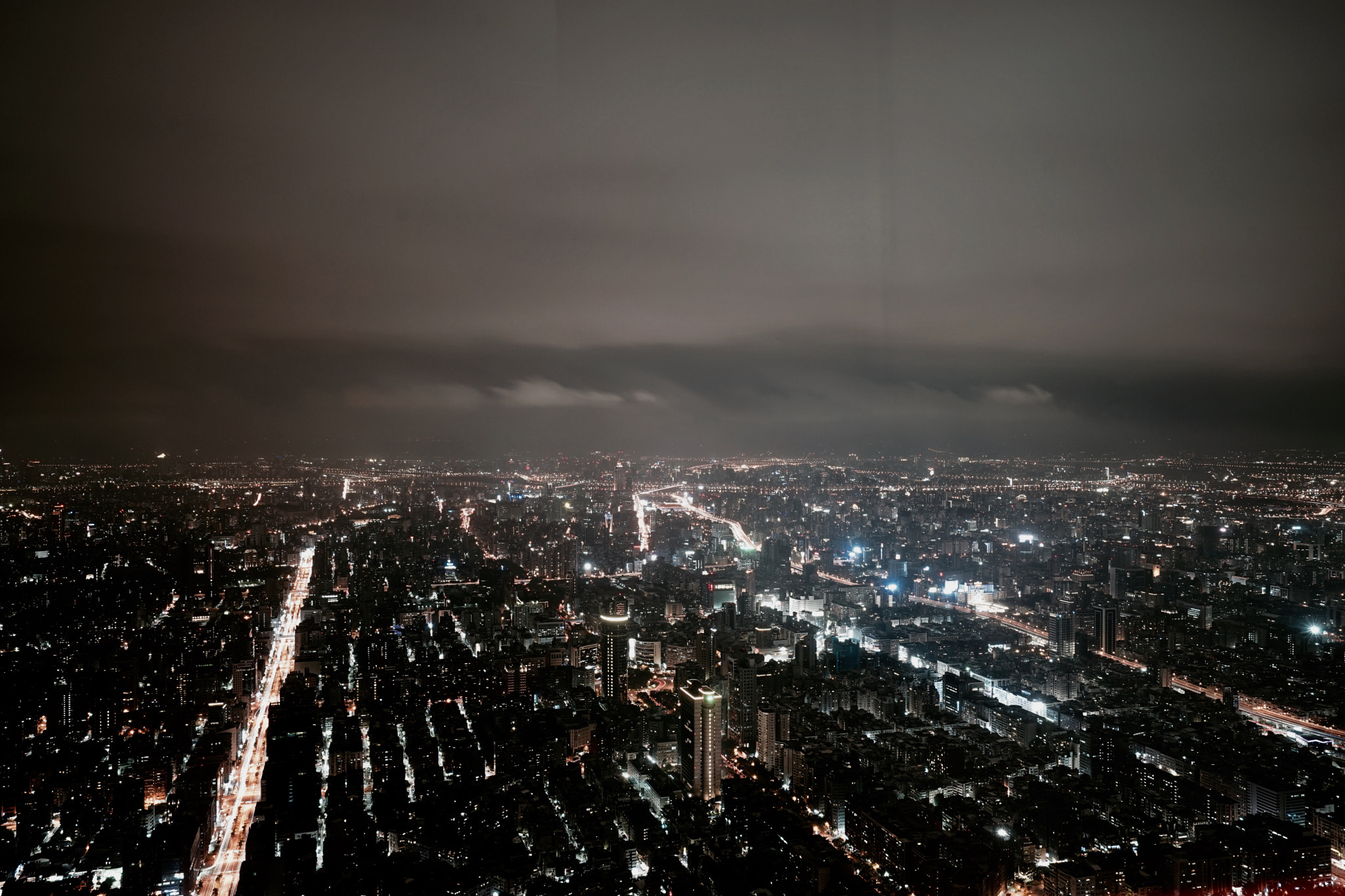 Sony a7 + Sony Vario-Tessar T* FE 16-35mm F4 ZA OSS sample photo. Taipei 101 observatory photography