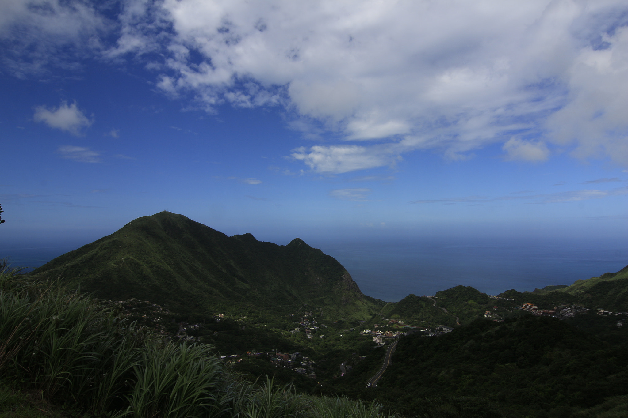 Tokina AT-X Pro 12-24mm F4 (IF) DX sample photo. The 102 road in taipei town photography