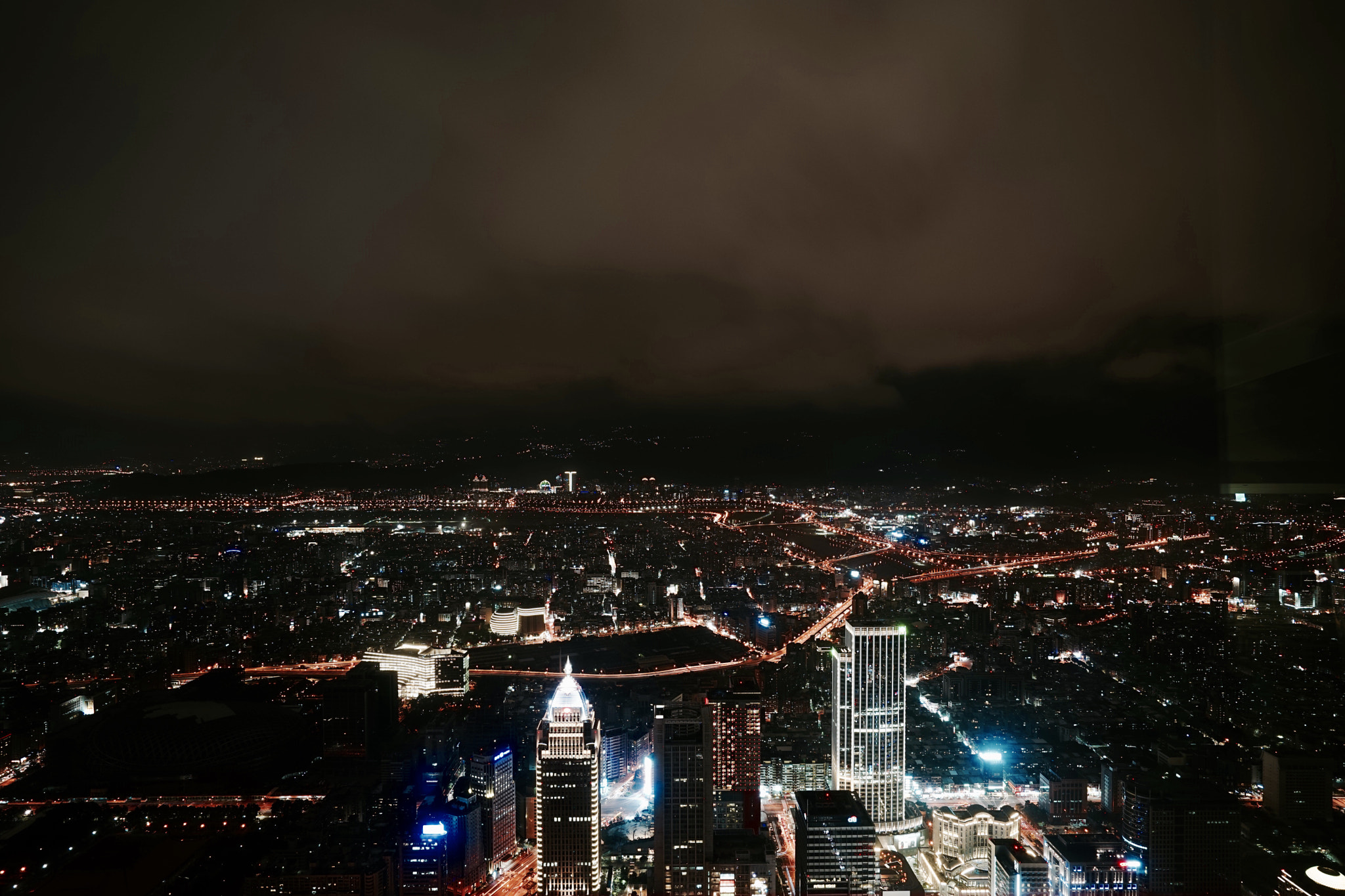 Sony a7 + Sony Vario-Tessar T* FE 16-35mm F4 ZA OSS sample photo. Taipei 101 observatory, taiwan photography