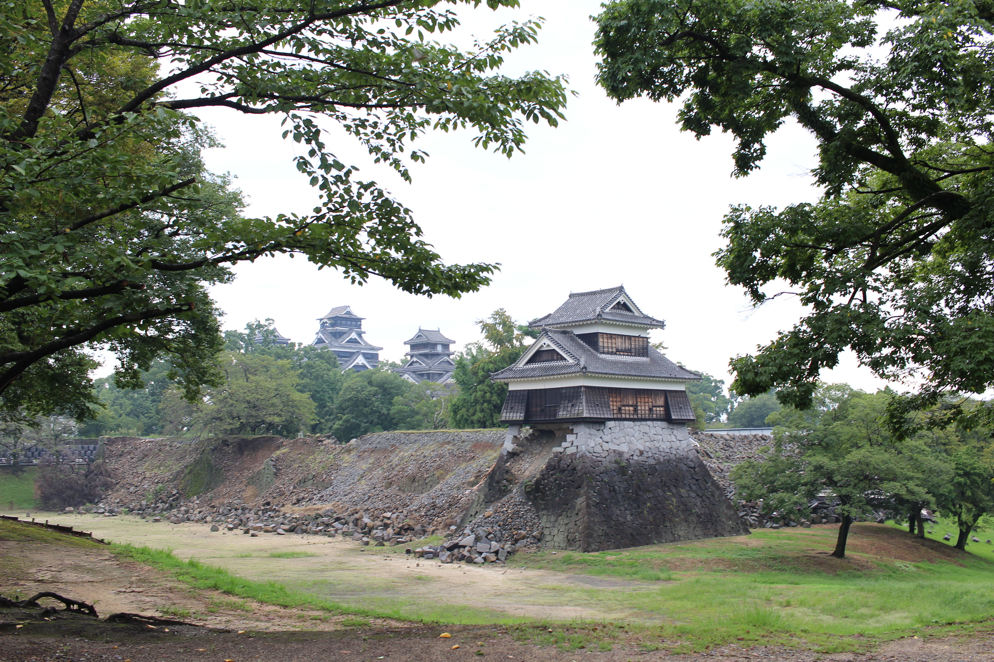 Canon EOS 100D (EOS Rebel SL1 / EOS Kiss X7) sample photo. Today's kumamoto castle photography