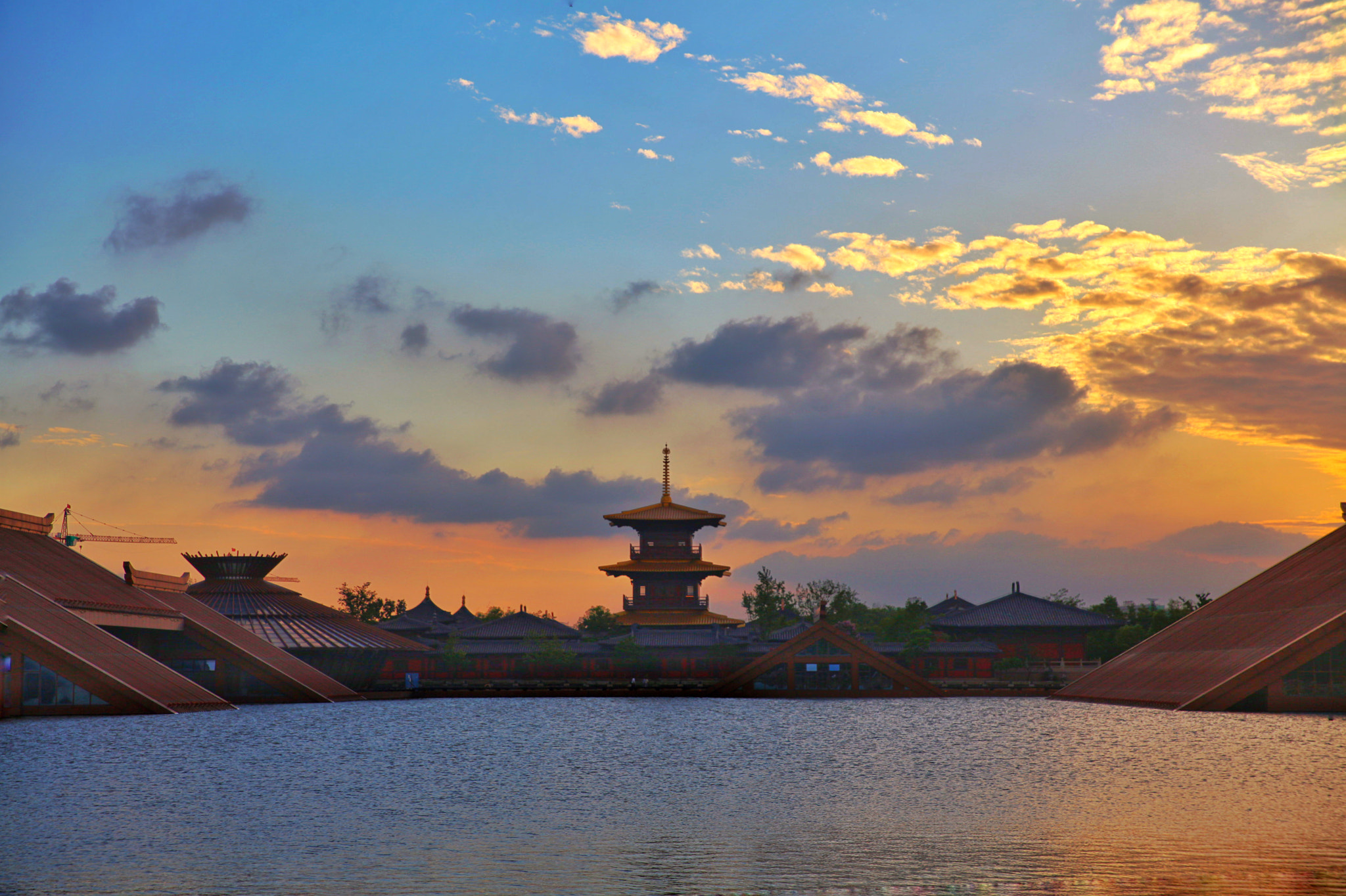 Canon EF 24-70mm F2.8L II USM sample photo. 红霞广富林 photography