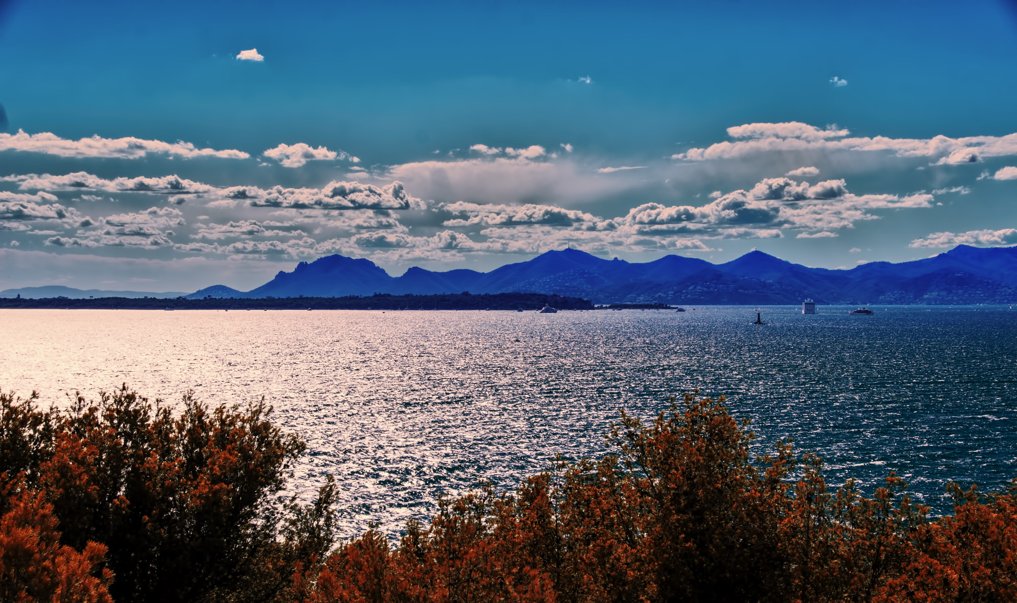 Nikon D3200 + Nikon PC-E Nikkor 24mm F3.5D ED Tilt-Shift sample photo. Iles de lérins photography