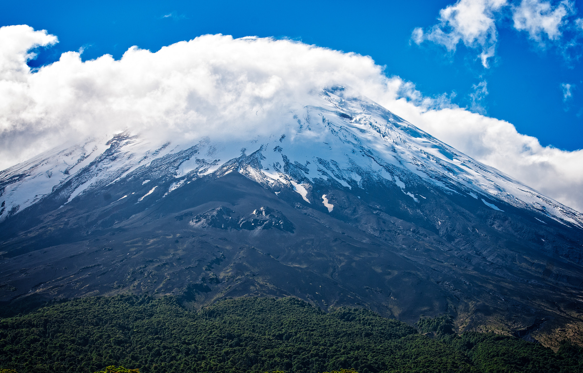 Nikon AF-S Nikkor 70-200mm F2.8G ED VR II sample photo. Snow on a volcano, osorno photography