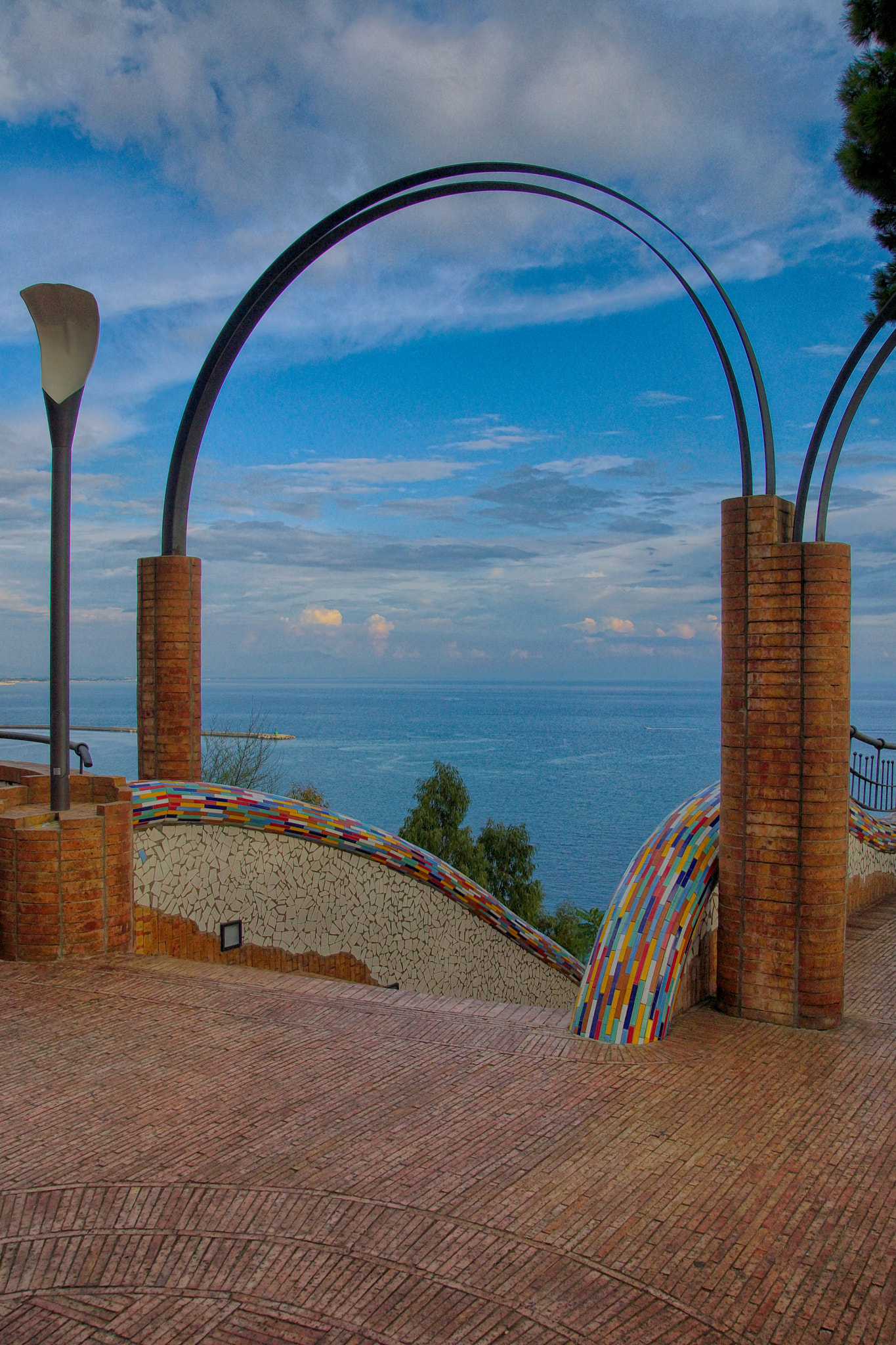 DT 18-270mm F3.5-6.3 sample photo. Vietri arco photography