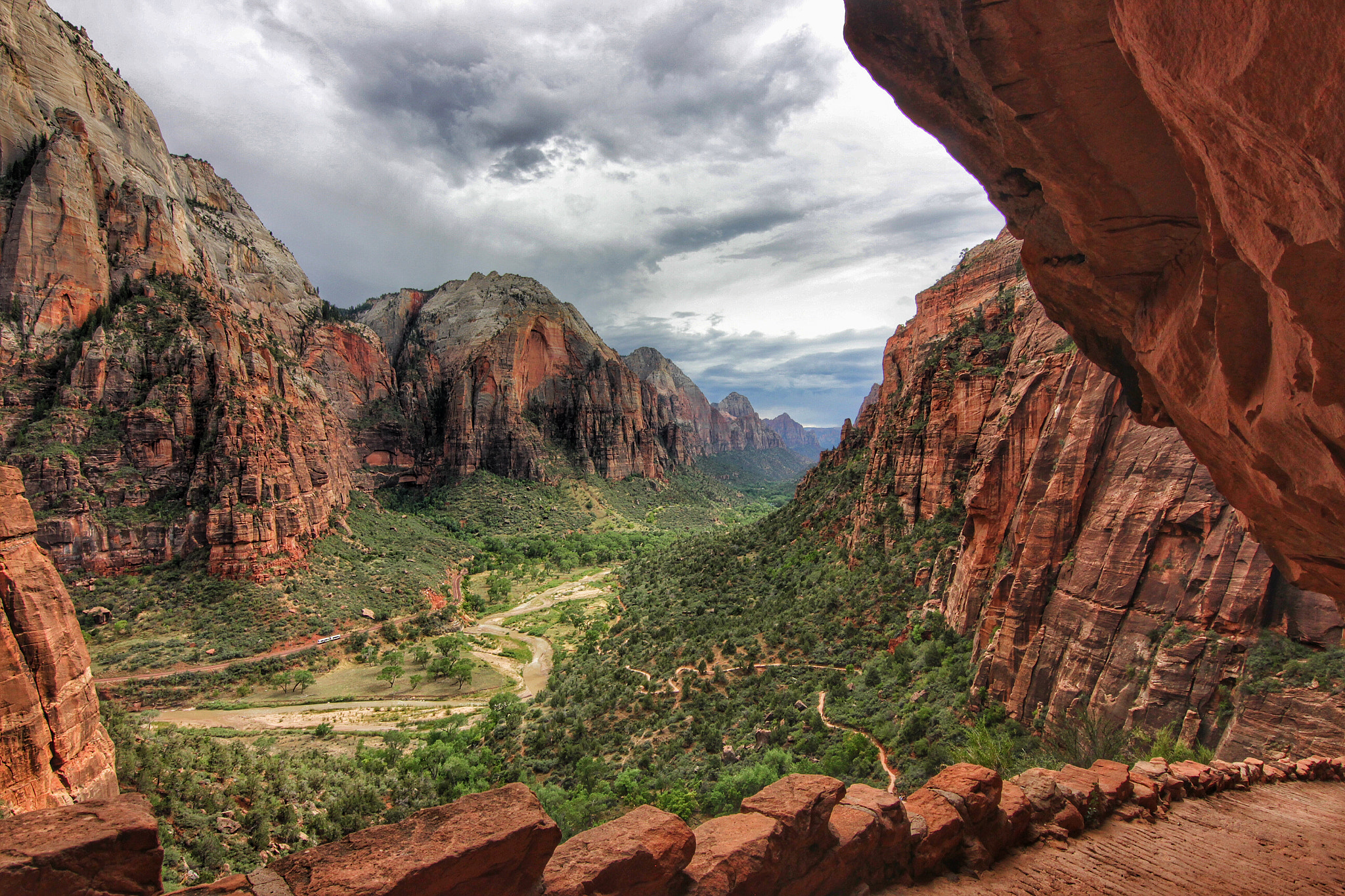 Canon 11-20mm sample photo. Angels landing hike .  zion national park , ut photography