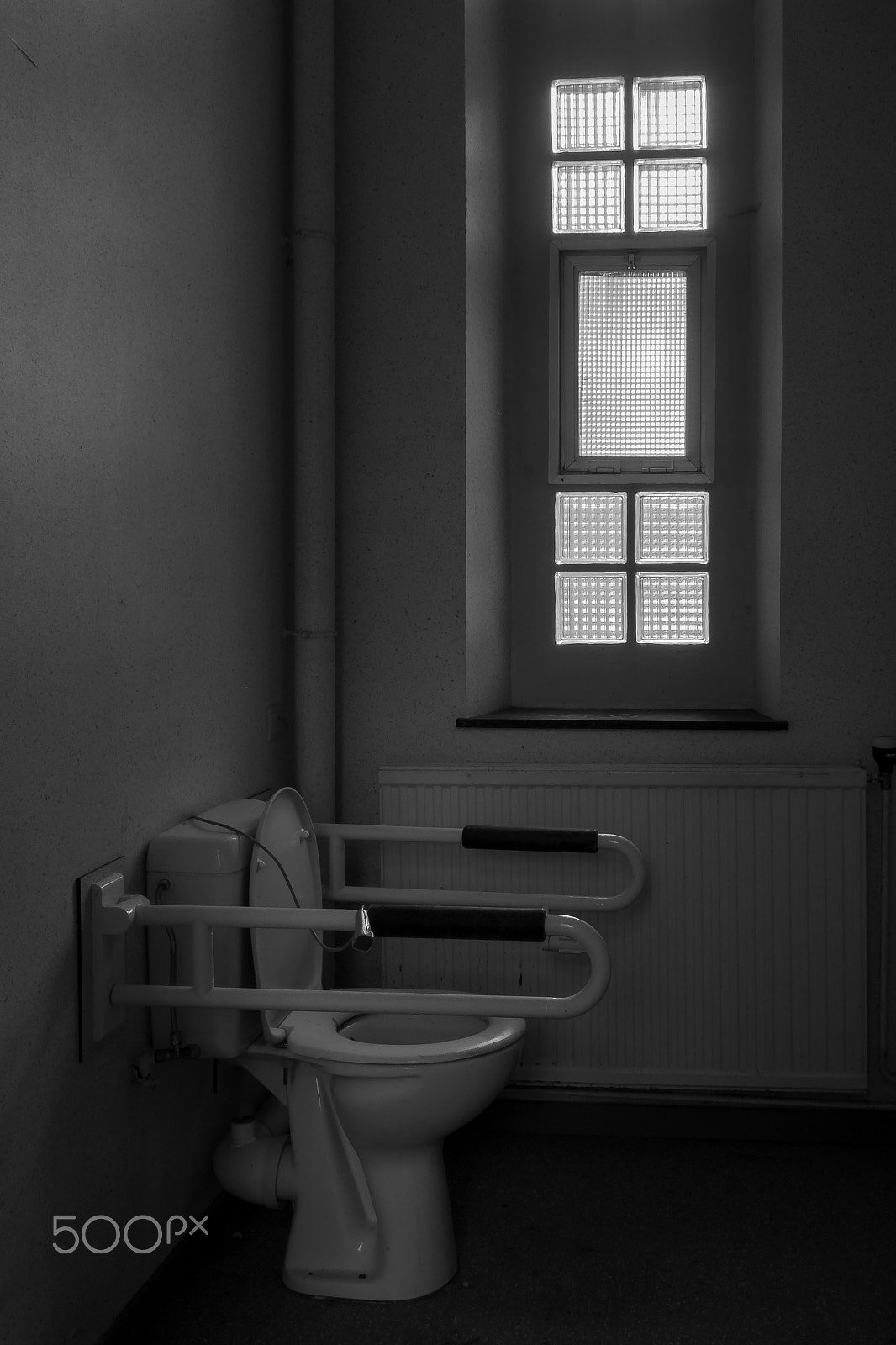 Samsung NX 18-200mm F3.5-6.3 ED OIS sample photo. The toilet photography