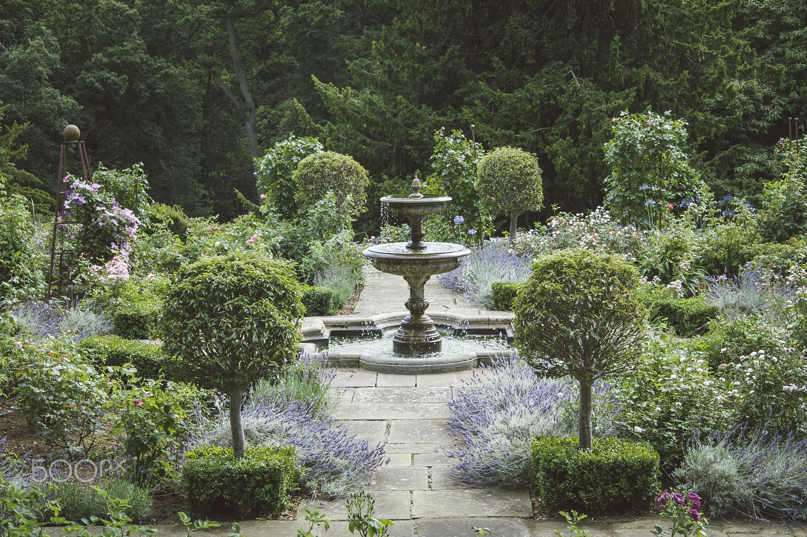 Canon EF-S 17-85mm F4-5.6 IS USM sample photo. Formal english gardens photography