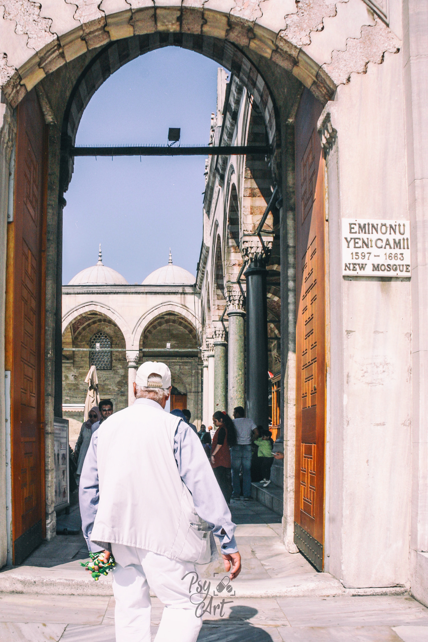Canon EF-S 18-200mm F3.5-5.6 IS sample photo. Yeni cami photography