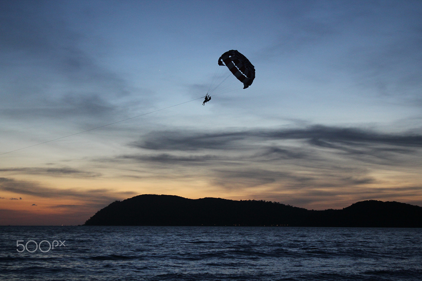 Canon EOS 550D (EOS Rebel T2i / EOS Kiss X4) sample photo. Langkawi parasailing photography