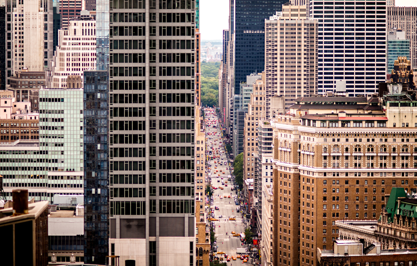 AF DC-Nikkor 135mm f/2D sample photo. Sixth avenue photography