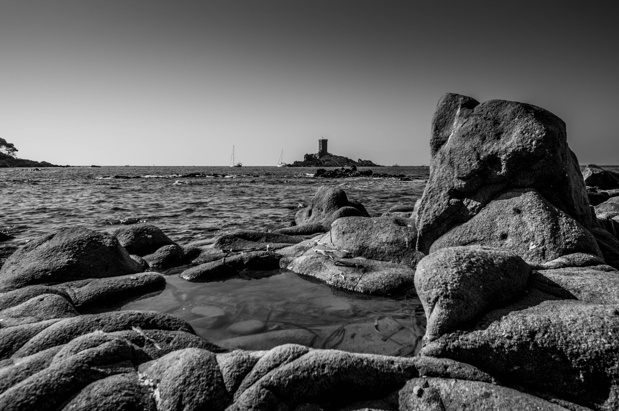 Sigma 8-16mm F4.5-5.6 DC HSM sample photo. Ile d'or en noir et blanc photography