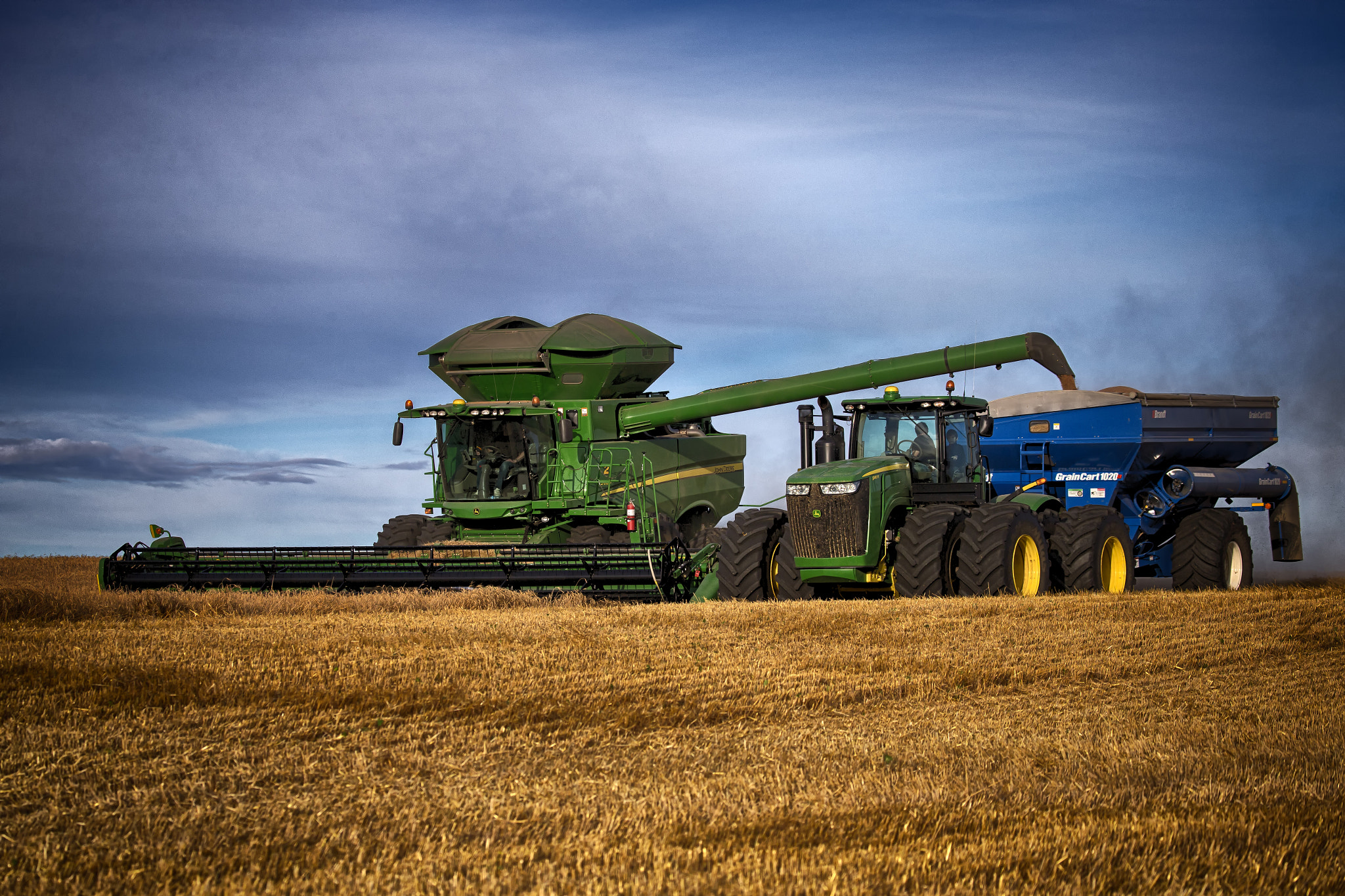Canon EF 100-400mm F4.5-5.6L IS USM sample photo. Combine unloading. photography